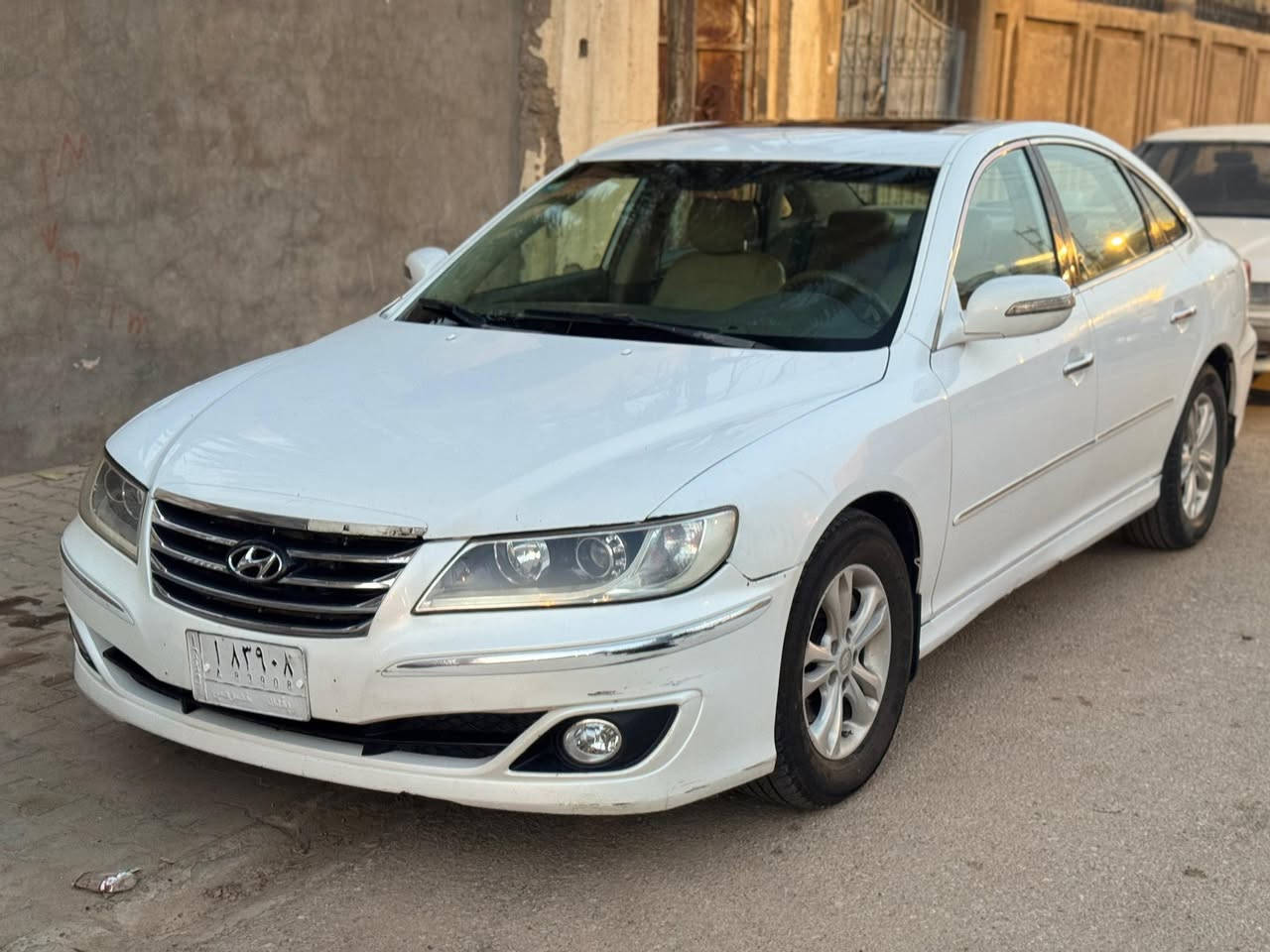سلام عليك
أزيرا للبيع موديل 2011
خليجي
محرك 2700 V6
حداديه جديده
تخم تاير جديد 
السياره بيها قطع 
بس اني أبيع حزام 
رقم بغداد باسمي 
السنويه 2028/03/06 تنتهي
السعر 98 $ 
وبيها مجال بسيط
مكان السياره النجف الأشرف
التواصل ع الرقم ***********
