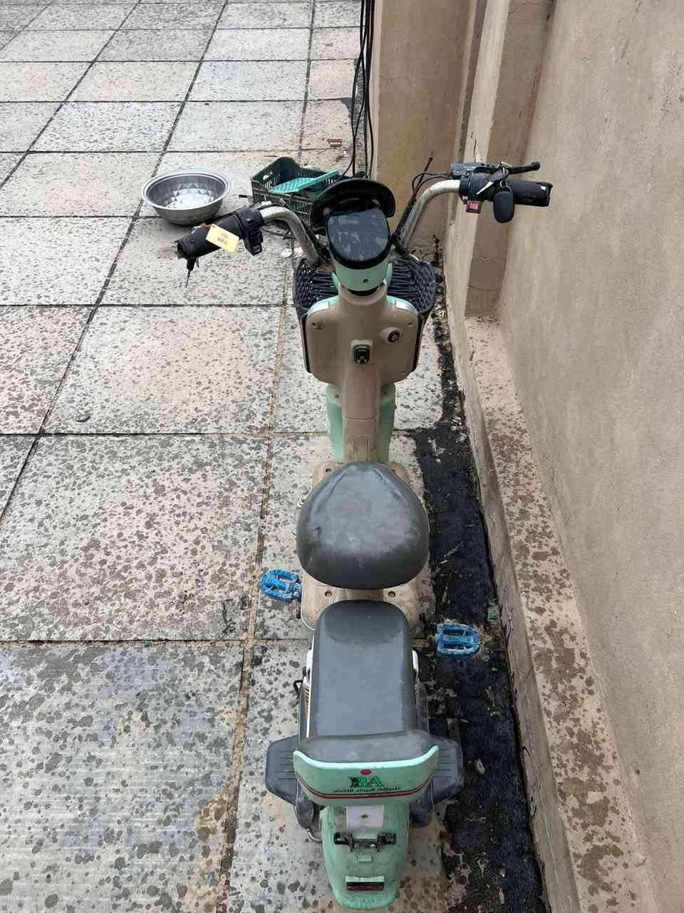 سلام عليكم ورحمه
دراجه شحن للبيع جديده 
تايرات جديده بيه مشكله وحده الكهربائيات 
مالاته تعبانه السعر 225 وبيه مجال
عنواني بغداد العبيدي قرب سوق العبيدي شارع جامع المصطفى 
رقمي واتساب***********
