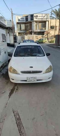 كيا ريو 2001 للبيع سياره نضيفه وحلوه مراوس او بيع السعر 30 وبيها مجال ...