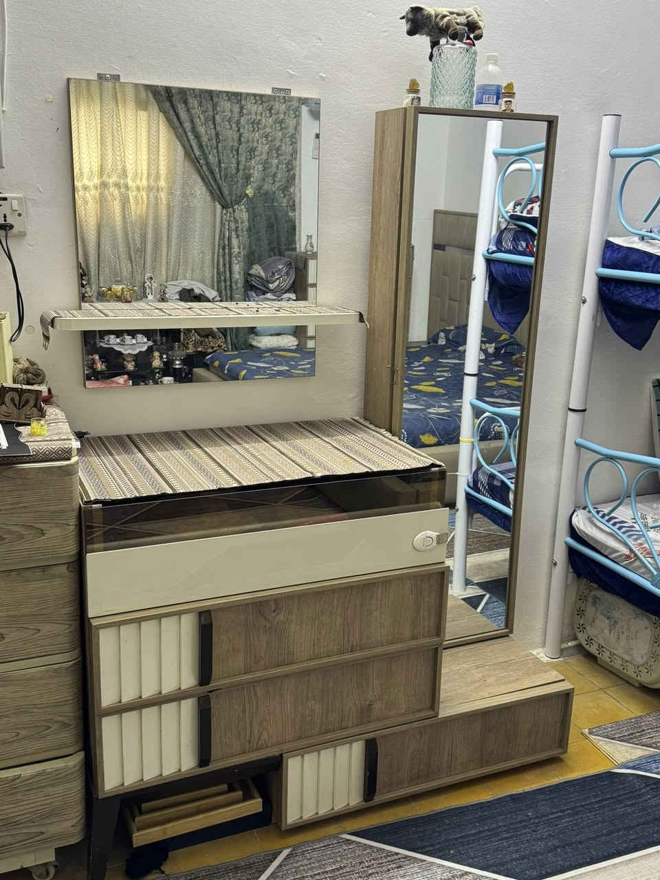 السلام عليكم غرفة نوم تركية نوعية الخشب زينة كلش 
للتواصل ***********
