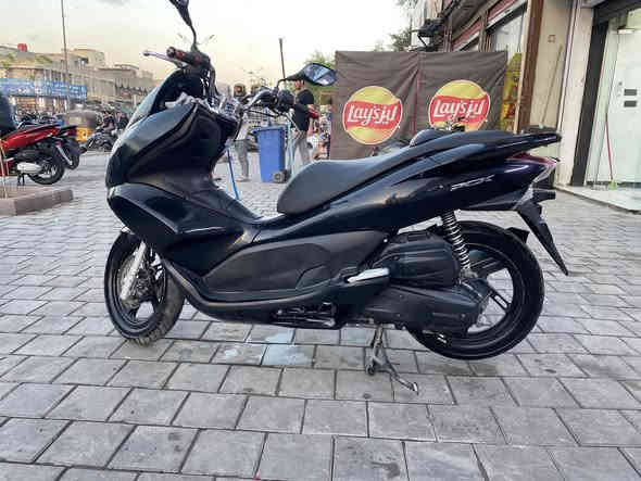 سلام عليكم 
Pcx جيل اول 
ياباني مكينه 125 (jf)
كفاله عامه كفر ومكينه دراجه بالكارتون 
مستخدمه شي قليل 
مال رنبه ماشيه 21 ✅
دراجه مكفوله من الشخط تجي وشوف 👍
العنوان بغداد الرأسه شارع عشرين 
السعر 1750 
***********
