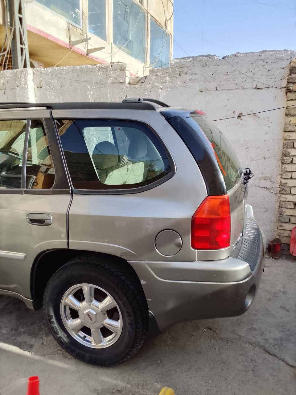 السلام عليكم سياره جمسي انفوي موديل 2006 السياره مكفوله كفاله عامه قطرت صبغ مبيها رقم بغداد بسمي السعر 96وبيها مجال رقم الهاتف ***********مدينه الصدر
