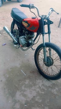 دراجه لبيع نضيفه حلوه عوزه شياء بسيطه بس هيه شغاله نكره وطلع وين متريد...