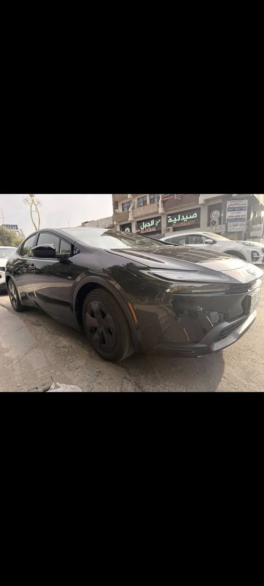 تويوتا بريوس موديل ٢٤ ماشيه اقل من ٨٠٠٠ مايل السياره جديده وجاهزه بدون نقص ضرر تبديل فقط بنيد بدون داخل شواصي لغود اير باك برده ستيرن طاك لون اسود بأسمي السعر ١٦٠$ الشراي يتصل محرك ٢٠٠٠  *********** اعظميه بغداد, العراق
