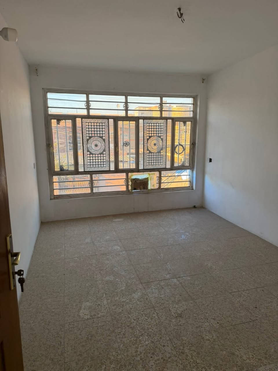 مشتمل للاجار الشعب شارع الصحه قرب جامع المبركع

البيت مدخلين استقبال وخدمات ومطبخ  وثلاث غرف نوم 

معروض بمكتب الكناني***********/// السعر ٤٥٠ قفل
