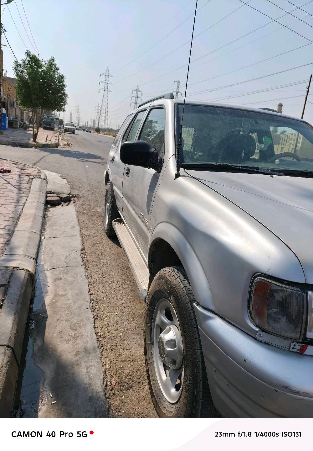 السلام عليكم اخوان سياره ازوزه للبيع او مروس حسب القناعه مديل 2000 رقم دهوك كير ومحرك خير من الله بريد تتفه شغالات الكهربايات كله تشتغل ماعوزه برغي السياره خير من الله الاستفسار اتصل واتساب فقط 