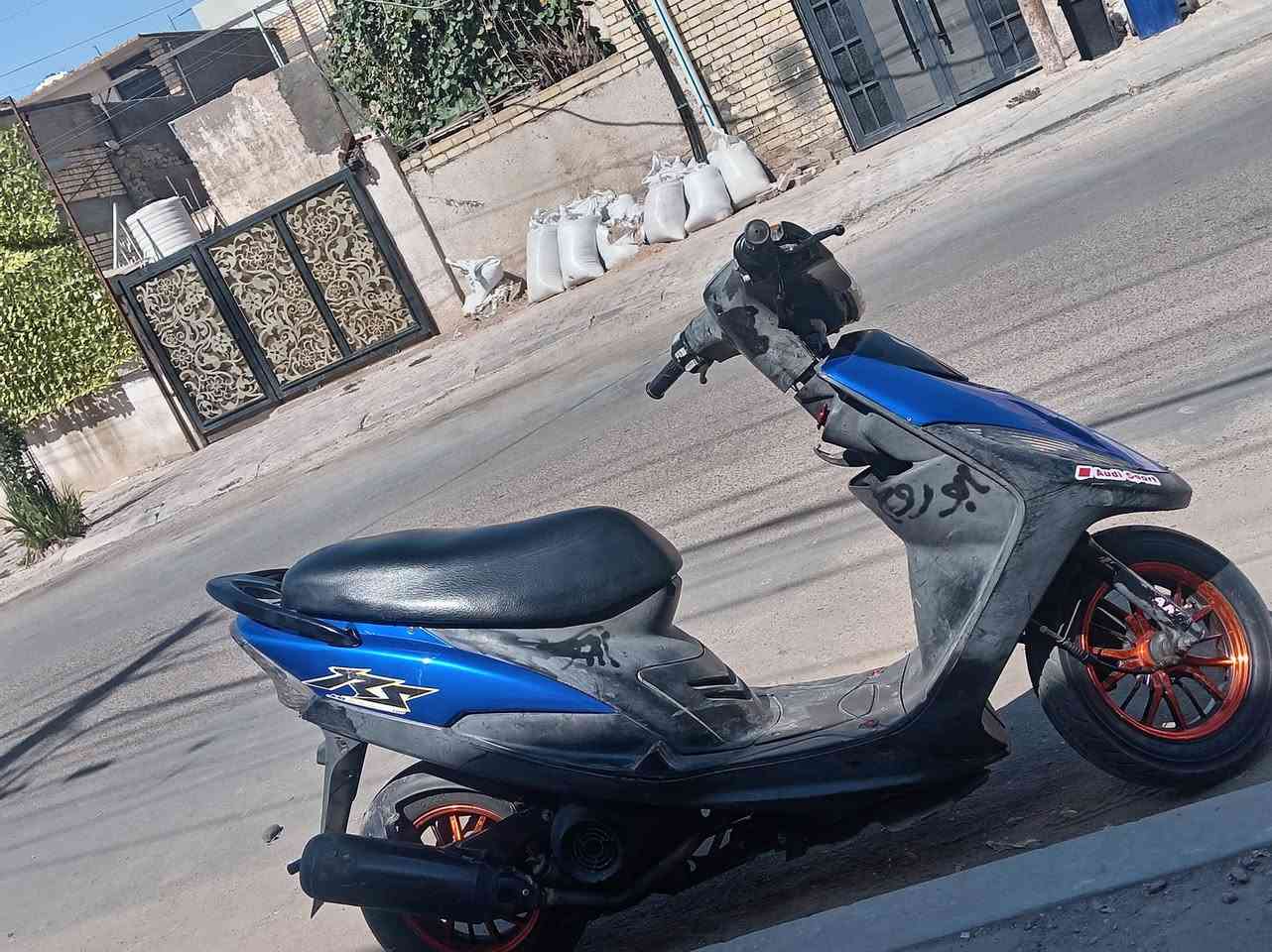 سلام عليكم دراجه ماكس 120للبيع مفتوحه مره وحده بيها تبخير خفيف اول ما تشتغل ولله دراجه خير من الله السعر 400وبيها مجال مكاني بغداد الدوره ***********
