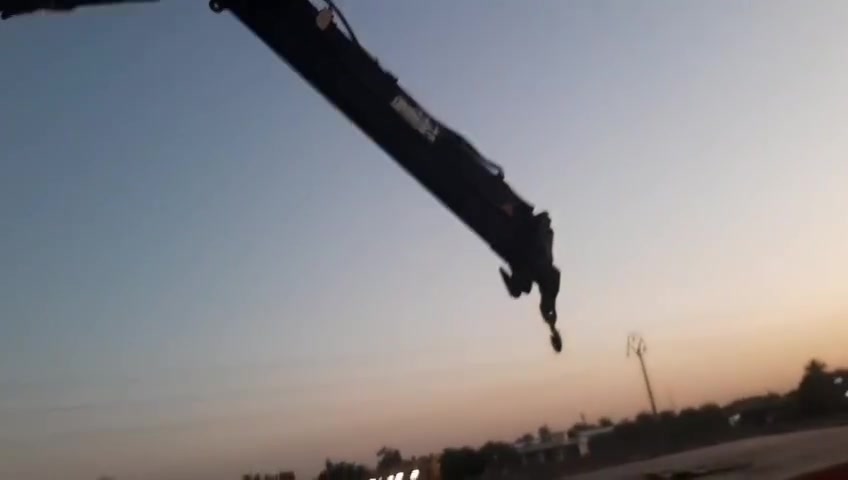 اسلام عليكم كرين كسر ٥ونص طن ٣ سلايت واحد يدوي  جاهز  ما بي اي نقص لانضوح الفطر مكانه بغداد السعر $35  للاستفسار (***********)
