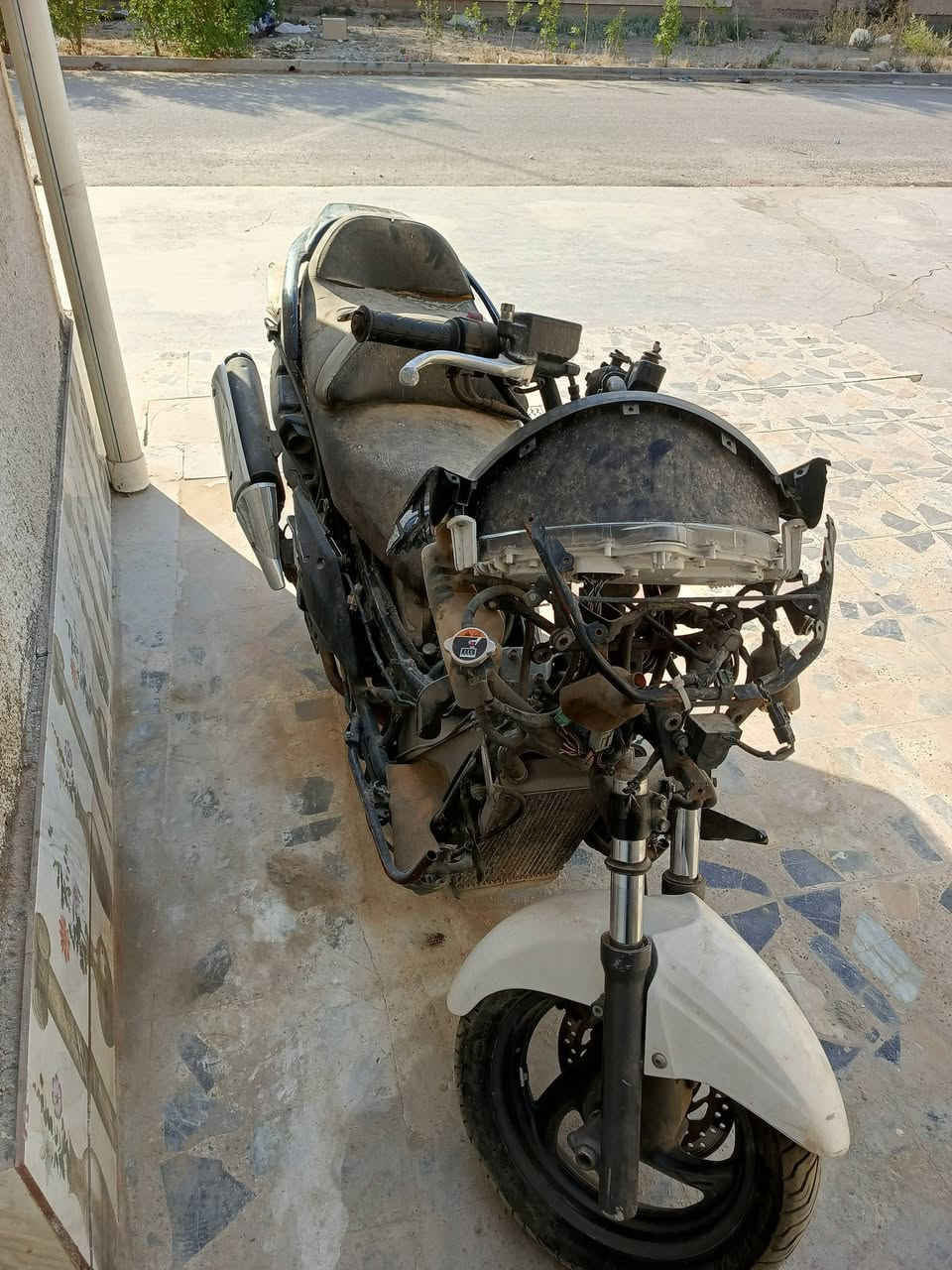 سلام عليكم من ارخص لدمن دراجة سلفر ونج جيتي محرك 600محرك ما مفتوح دراج يحتاج كهربايات مكطعة بيهة وايرات ابيع كوم حديد اكفل سرقة وعشاير تاخذهة من بابي مكاني شعب حي بساتين سعر 450الف بس مكينتهة سعرهة 450بس متوازي علا بيع *********** نص كفراتهة موجودة سبعة حواضن ترايش صفات كلة موجود مازدات امامي

