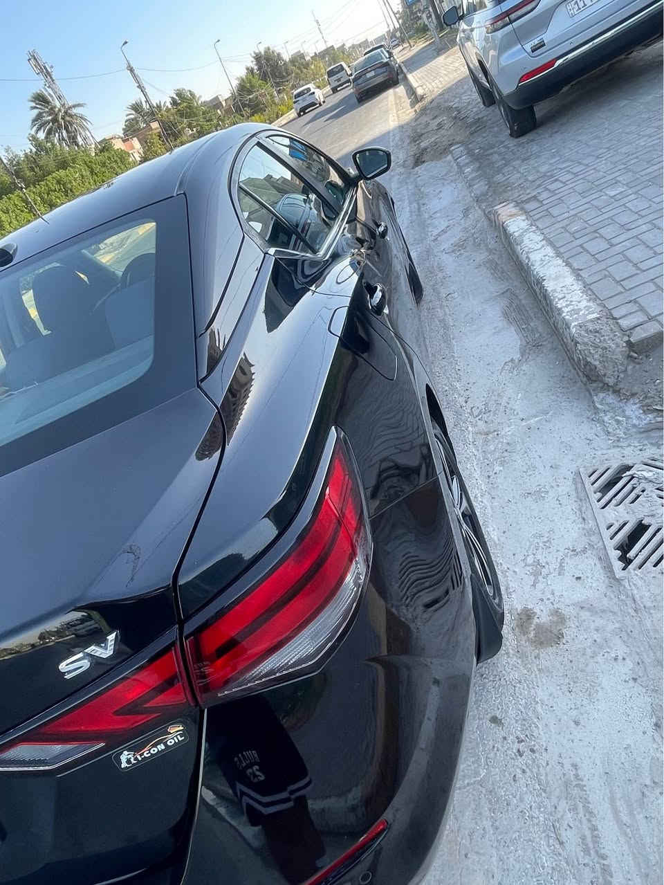 � للبيع | نيسان سنترا SV موديل 2021

* الموديل: 2021
* الفئة: SV
* المحرك: 2.0 لتر دوش
* ناقل الحركة: أوتوماتيك
* الدفع: أمامي (FWD)
* شاشة لمس
* Apple CarPlay و Android Auto
* كاميرا خلفية
* تشغيل بالبصمة (Push Start)
* دخول ذكي (Smart Key)
* مثبت سرعة
* جنوط ألمنيوم 16 إنج
* حساسات أمان وأنظمة مساعدة للسائق
* مكيف ممتاز
* اقتصادية جداً بالوقود
* السيارة نظيفة وجاهزة للاستخدام، بدون أي مصاريف. 
*الممشى47000 
*الموقع بغداد السيدية او البياع 
*الرقم :***********
*السعر (138) بغداد, العراق

