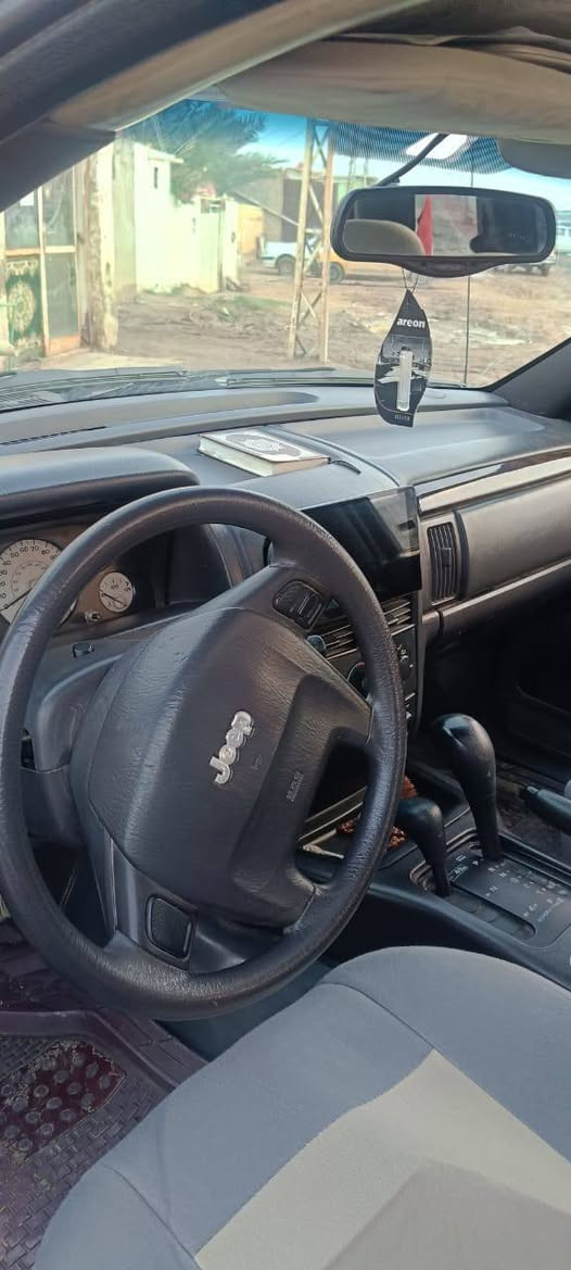 السلام عليكم...
مكلف بنشر ....
للبيع جيب شيروكي موديل 2000 6 سلندر فور ويل فول 
رقم سليمانيه باسمي كير محرك بشرط سياره جديده دوشمه جديد شاشه ايباد كامره مكان السياره الديوانية 
السعر 75 وبي مجال بسيط 
رقم صاحب السياره 
***********
***********
