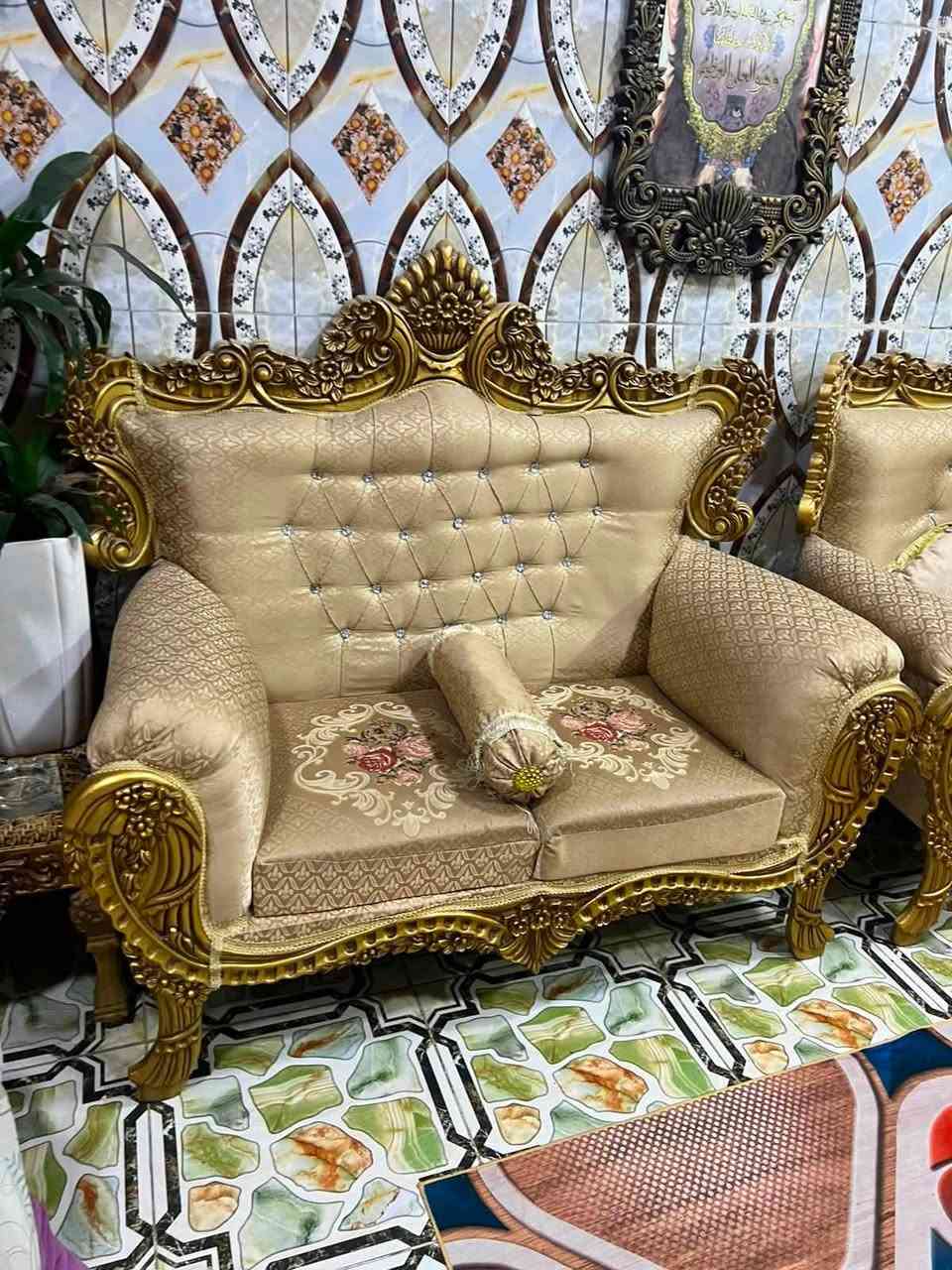 تخم ملكي عشر مقاعد مع ثلاث طلات اخو الجديد ب٥٠٠ وبي مجال بسيط ***********
