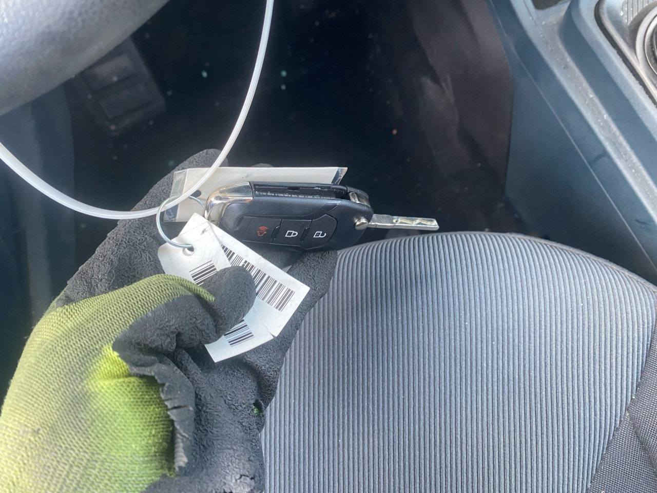 السلام عليكم 
للبيع فقط 
فورد مافرك هايبرد موديل 2024 XLT ماشيه 16 الف ميل السيارة حاليا ام قصر 3 توصل ام قصر السعر 100 وبيها مجال بسيط للشراي 
***********
