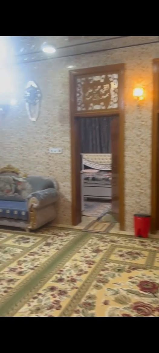 بيت للبيع زراعي سند 25 شارع الشيخ محمد الهنداوي الرئيسي غرفتين نوم وصالة واستقبال وصحيات داخلية وخارجية. مطبخ حار وبارد 
المساحة ٢٦٥ متر 
***********
***********
