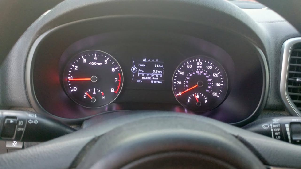 السلام عليكم سبورتج موديل 18 السياره نص فول  امريكي السياره محرك2400 بسمي تحويل ثاني يوم سنويه ورقم جديد ضررها سطحي بدون لغد وشواصي بيها جاملغ السايق مبدل مصبوغ والباب مصبوغ نص نفس الجهه السعر 147 مكان السياره بغداد 
وبيها مجال بسيط لاستفسار ‏‪***********‬‏
