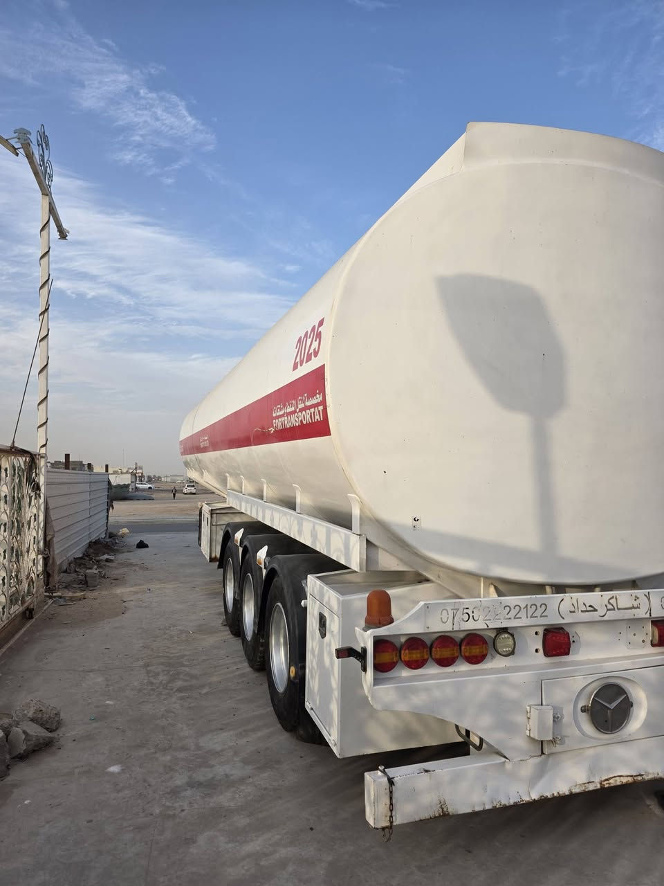 للبيع صهريج شاكر موديل ٢٥ زيرو حمولة  ٥٧ الف  جوبلس ٣ محور مزوج السعر  ١٠٥  بي مجال بدون تاير  رقم ابو الصهريج  ***********
