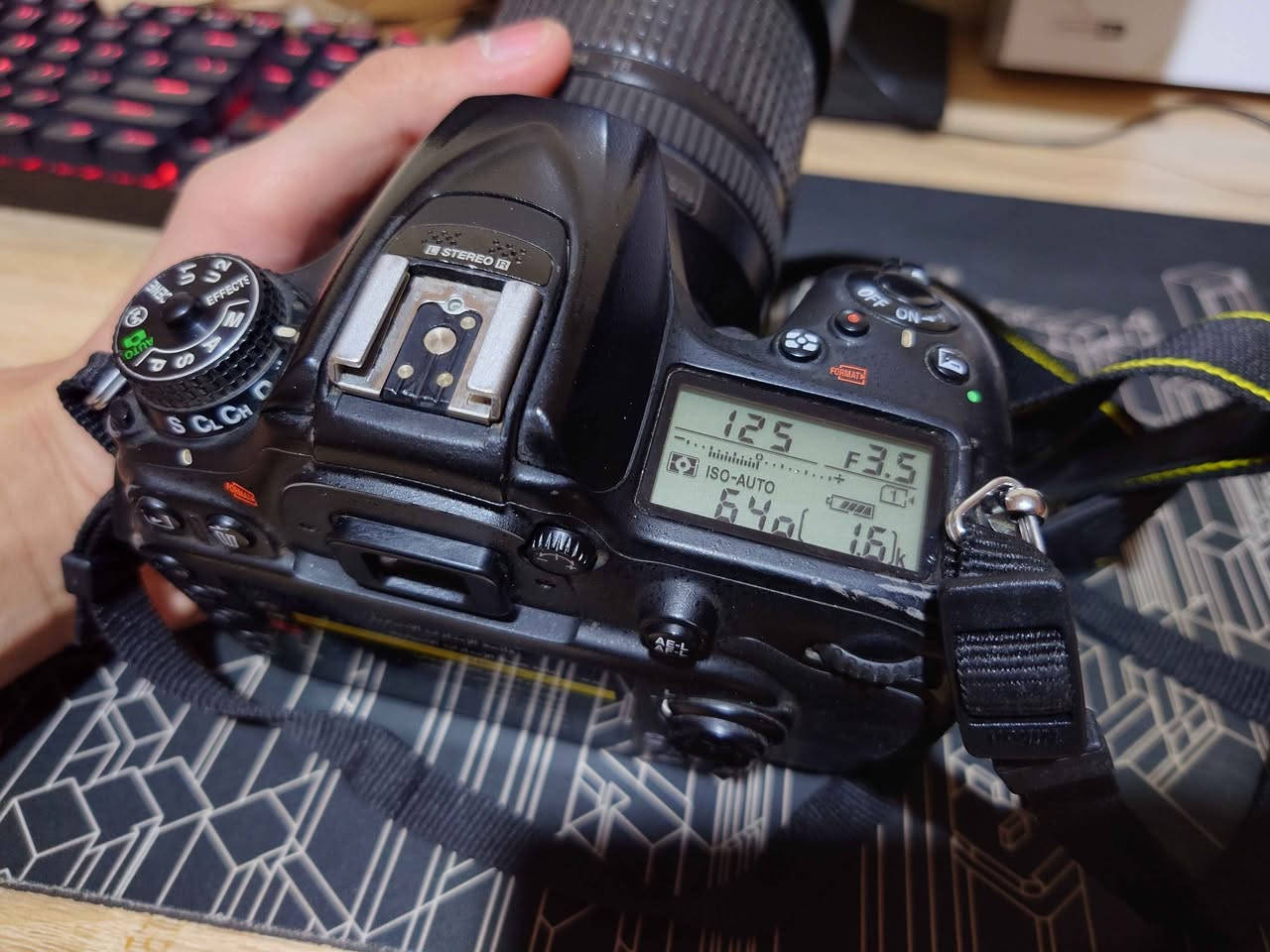 نيكون D7200 

شتر 118k
بدون غطاء بطارية 
حماية العدسة بحالة مثل ما واضح بالصورة بس ما مأثرة اله على فتحه 11 وفوك 
كاميرا رهيبة ما بيها اي اشكال نقصها تنظيف تطلع لكطه
السعر 550 وبيها مجال حك جية وتوصيل موجود 5 لكل محافظات 

الملحقات 
عدسة 18 140 vr
بدي d7200
رام 64 
شاحن وبطارية الاصليات 
وجنطة نيكون النعمانية, واسط


**إذا كنت صاحب هذا الإعلان وتريد حذفه لأي سبب، رجاءا أرسل رسالة إلى الدعم الفني**