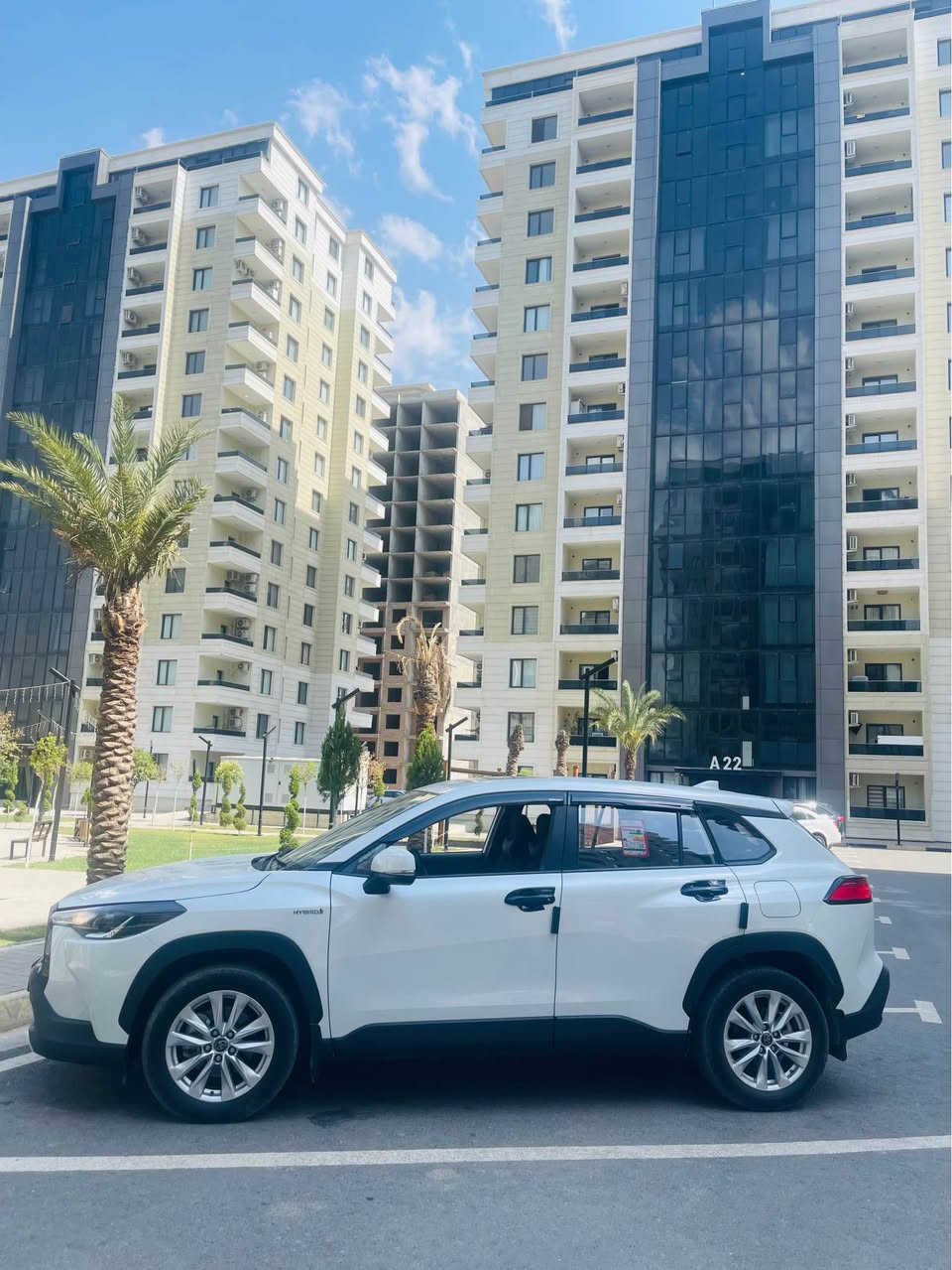 Toyota corolla croos 
  
موديل 2023 
مواصفات فول 
فتح سقف
رادار امامي + خلفي 
بصمة + 2 مفتاح 
تبريد مركزي ثلج نظام اقتصادي
سيارة هجين هابريد + بنزين اقتصادي 
كاميرا امامي + خلفي 
اشاير بالمري 
سيارة بدون صبغ على شركة 
ماشي 36 km حقيقي 
سيارة كماليات فول استعمال منزلي على ايدي 
سنوية جديد حته 2030
هزا جاهز مو ناقص شي 

سعر 183 مجال + عليه غرامات 680 الف ينزل من سعر 

رقم هاتف + واتساب *********** 

ملاحظة سيارة مو تبع معارض مو تابع للبايع شراي دهوك, العراق
