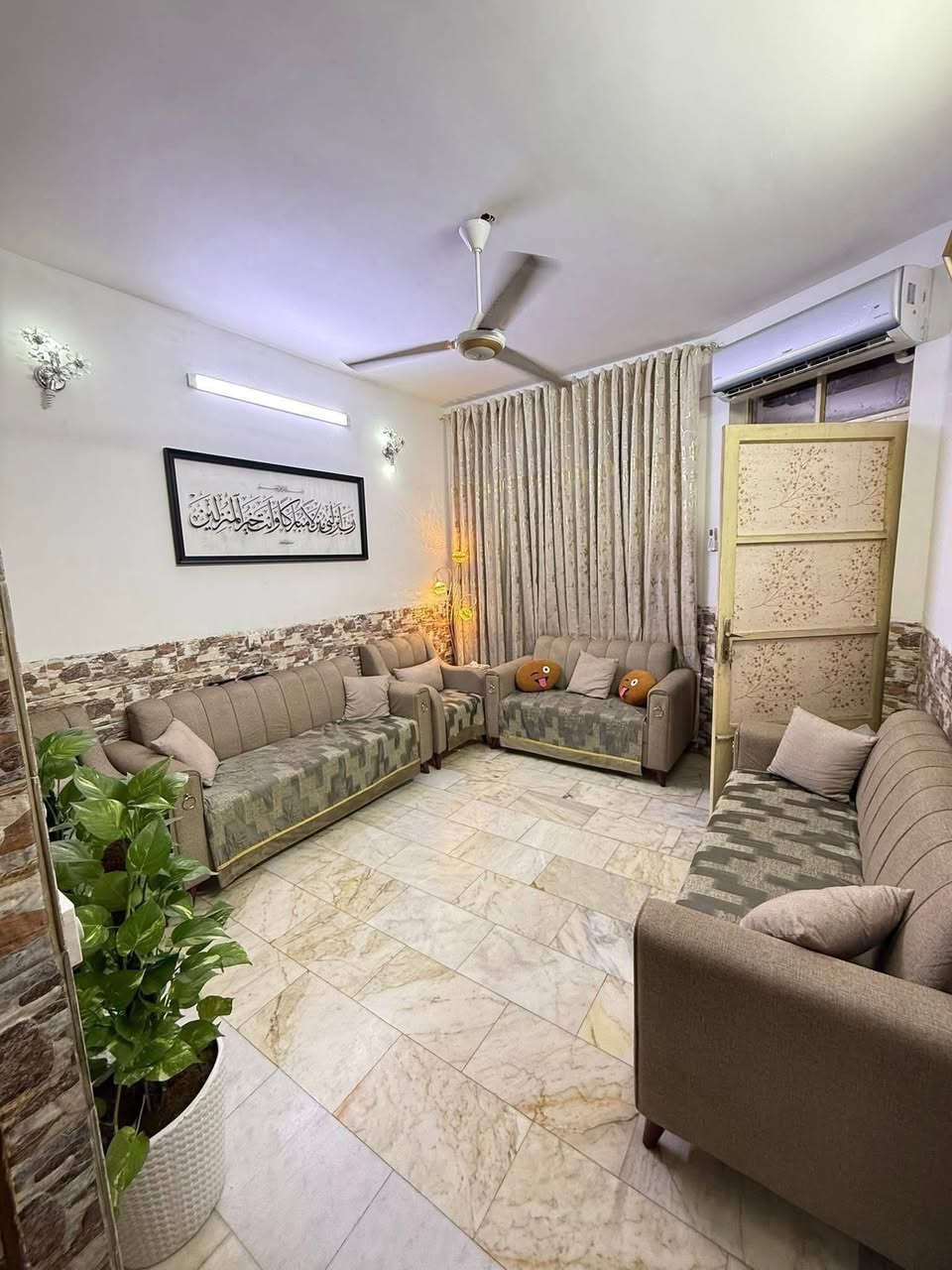 للأيجار (فارغ حاليا)✅
50م.       📍حي جميلة-محلة 512

الطابق1️⃣مدخلين-استقبال+مطبخ حار بارد+خدمات
الطابق2️⃣غرف نوم عدد(2)+خدمات

الموقع📍حي جميلة-محلة512-قرب الجسر الجديد
العقار يحتوي على تشجير -مقابل العقار جانب مدرسة

مكتب الثقة للعقار
حي اور-شارع نادي النفط-مقابل مركز سناريا لطب الأسنان
***********📳
***********📳
