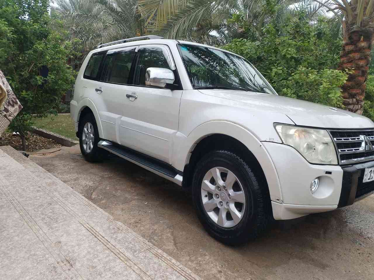 السلام عليكم للبيع باجيرو فول مواصفات موديل 2010 حبتور كفاله عامه ماعده الجاملغ الخلفي السياره بسمي رقم انكليزي رقم بغداد حداديه جديده مكينه 3500
السياره كله شغاله من كهربائيات من تبريد ومواصفاته معروفه 
سعره 135 وبيه مجال رقم الهاتف ***********
