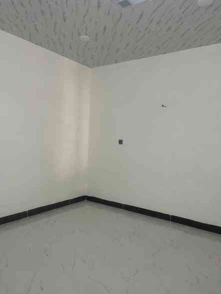 #للايجار طابق ارضي ١٠٠ متر مستقل تماما عن الطابق الثاني بناء حديث صفر بمنطقه حي الزوراء ال٧٧ خلف التجاري 
مطلوب موظف  وعائله صغيره للاتصال ***********
مكتب الرشيد للعقار واتساب موجود
