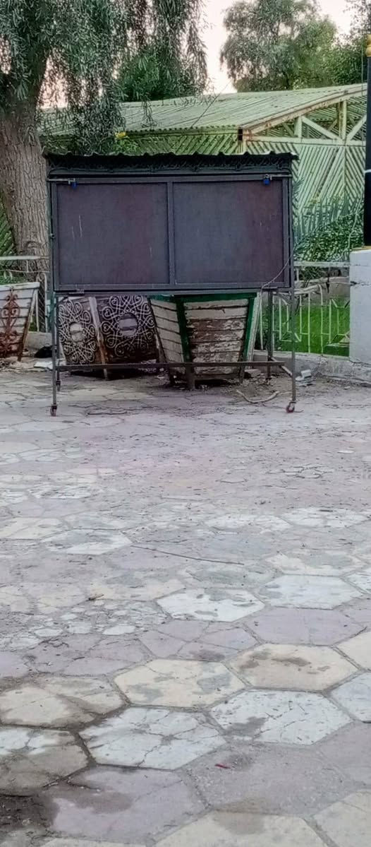 السلام عليكم كشك متحرك تفصال  الطول مترين والعرض ١٩٠ حديد بليت اللبيع السعر خاص رقم الهاتف ***********الناصريه مركز
