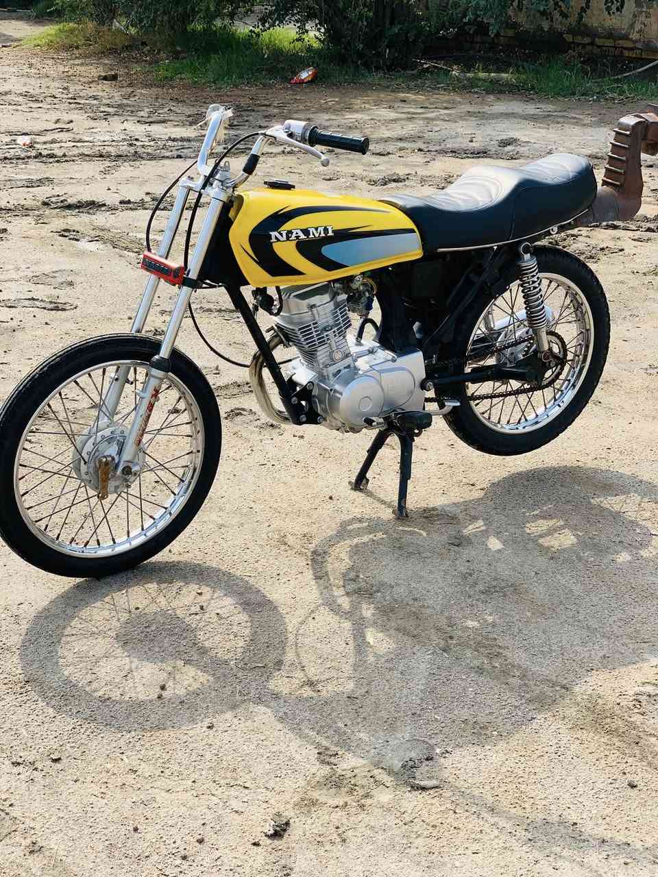 السلام عليكم دراجه للبيع تعمير25مكينه رابيدو اصلي قراضه كله اصلي شاصي نامه كلك كلك دراجه نضيفه وجاهزه سعرها550مكاني ناصريه مركز شراي يتصل او واتساب***********
