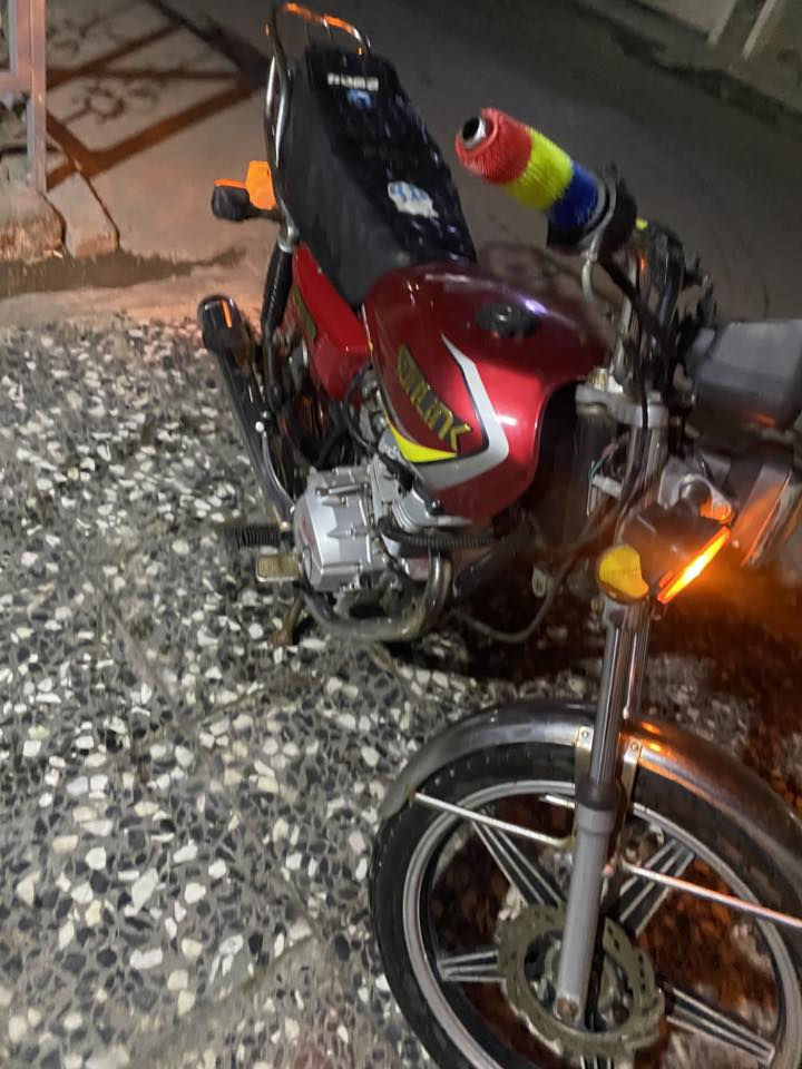 سلام عليكم دراجه نوع سيفان موديل ٢٠ أوراق كاملة مكينه مكفوله تيرات جداد كهربائيات كلها شغاله السعر ب٤٧٥ وبيها مجال بسيط حك الجيه مكاني بغداد الدوره وهذا رقمي ***********
