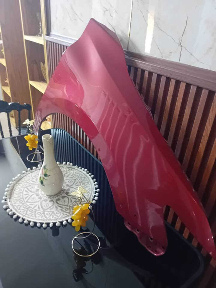 السلام عليكم عندي هذه الجاملغ احمر ماروني بلادي مال كامري موديل ٢٠٢٣مابي صبغ اريده بورقه ونص ***********
