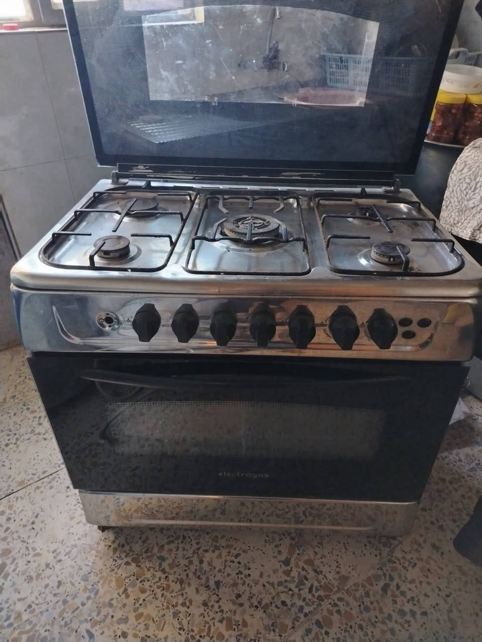 #مكلف بالنشر (كل الاسعار بيهة مجال اتصل) 
السلام عليكم للبيع 
الكاونتر خمس قطع  ٤٥٠ الف
اوفن ٤٠ الف 
 الثلاجة بيظة صغيرة ١٤٥ الف 
الثلاجة الطويلة البيظة ٢٠٠ الف
الثلاجة الستيل ٢٠٠ الف 
براد ٤٠ الف
الطباخ الابيض خمس عيون   ٢٠٠الف 
الطباخ ستيل خمس عيون  ١٥٠ الف 
طباخ اربع عيون ١٢٥ الف 
صوبة الغازية ٣٥ الف
للاستفسار الاتصال *********** ام زياد
