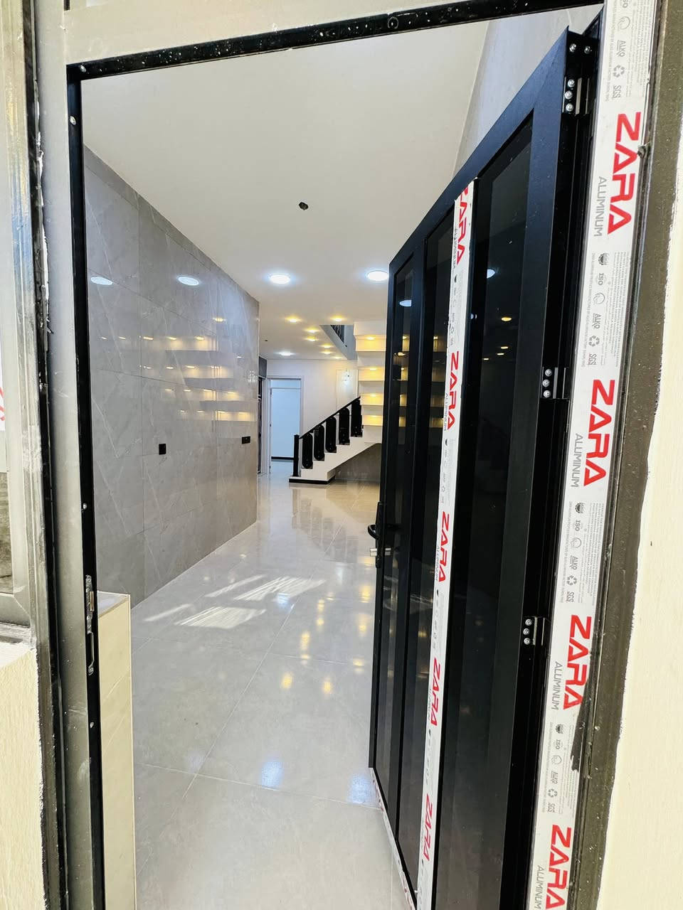 #السلام عليكم 
🏠#دار_للبيع   100متر واجهيه 6،25متر نزال 16متر
 بناء طابقين حديث 
يحتوي البيت. ع[3غرف نوم -استقبال -صحيات عدد 2- صالة- ومطبخ] البيت شغل درجة اولى 
مع كامل الخدمات
🔴ملاحضه البيت جاهز للسكن 🔑
⬅️نوع العقار  طابو زراعي سند 25 اقرار محكمه 
⬅️العنوان #بغداد_الدوره_البوعيثه   
مجمع السلطان الثالث
🔴للاستفسار  خاص او الاتصال ع الرقم 

☎️***********
☎️***********
