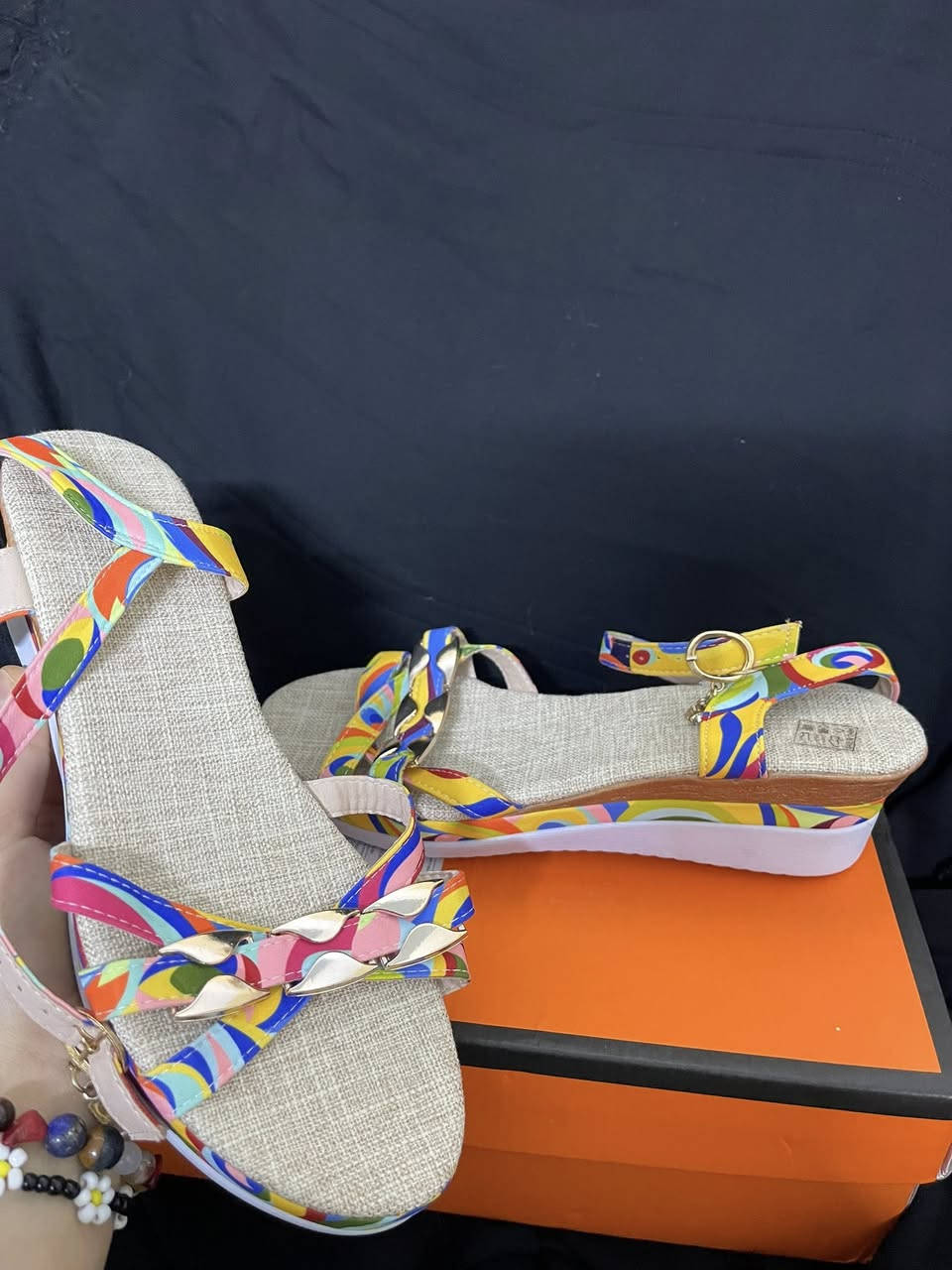 الي يديهن شلعه بالعافيه والي يريد مفرد هم بالعافيه


**إذا كنت صاحب هذا الإعلان وتريد حذفه لأي سبب، رجاءا أرسل رسالة إلى الدعم الفني**