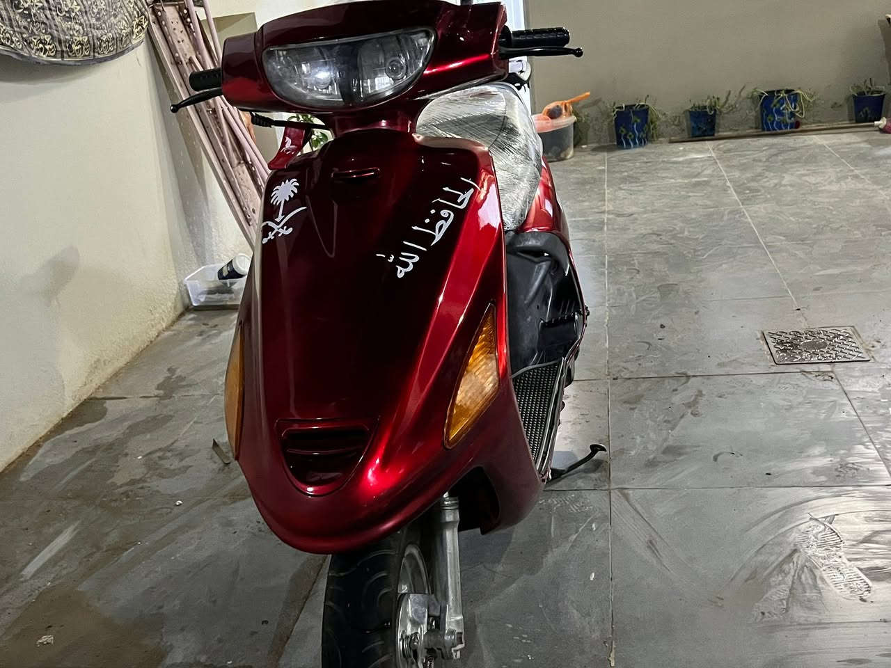 🏍️ للبيع: ياماها أكسيد (Yamaha XCeed) 💥
الشركة والنوع: من شركة ياماها (YAMAHA) العالمية، نوع أكسيد ياباني بلاد أصلي 👑🇯🇵
 حجم المكينة والسرعة: حجم المكينة 125cc وقوية جداً، والسرعة (معدل مفتوح) وعزم بلاد 🏁⚡
 المحرك: بلاد ما مفتوح نهائياً وكله ابلادي 💯🛠️
 اللون والنظافة: لون ماروني ملكي مميز 🍒، والنظافة من 90% إلى 100% 🧼🔥
 التجهيز: تخم تايرات جدد 🛞🆕، وما عايزه ولا برغي 🔩🔩
 التشغيل: سلف وهندر شغال، والكهربائيات كلها شغالة كاملة 💡🔌
 الفحص: تعال وافحص وتراي لكربلاء 🛣️، تفحص من الألف للياء 👋🏼🔎
📍 تفاصيل البيع:
 السعر: 500 ألف دينار (وبيه مجال للشراي) 💵🤝
 المكان: النجف الأشرف - حي النداء - شارع قنبر 🗺️📍
 رقم الهاتف: *********** 📞📱

