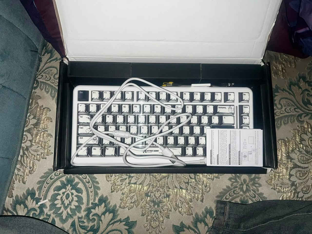 للبيع كيبورد Attack Shark X82 PRO HE
•  82 زر (حجم صغير ومرتب)
•  سويتشات مغناطيسية سريعة جدًا
•  مناسب للألعاب والكتابة
•  إضاءة RGB
•  استجابة عالية وسريعة
•  حالة ممتازة مع العلبة
• سرعة 0.1ml
•وايرلس وبلوتوث

الكيبورد نظيف مستخدم مره وحده وجاهز للاستخدام والسعر 90 وبي مجال بسيط
***********

