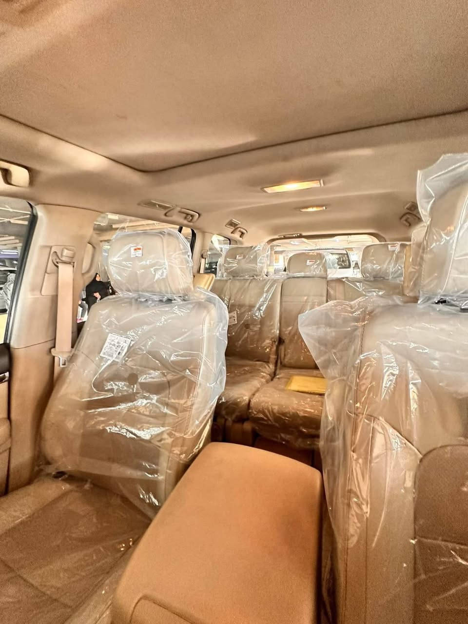 السلام عليكم لاندكروز موديل 2021 
ماشية 146 الف شركات
محرك 6 سلندر  
رقم اربيل باسمي تحويل ثاني يوم 
السيارة كفالة عامة عدا رصعة بلباب خلف السائق  
عنواني النجف 
السعر 510  وبية مجال
***********
