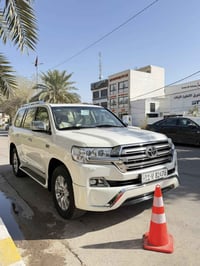 ‎‏Land cruiser GXR 2016.   V8. 124000.  km ‎‏Grand turing ماشآءالله  ت...