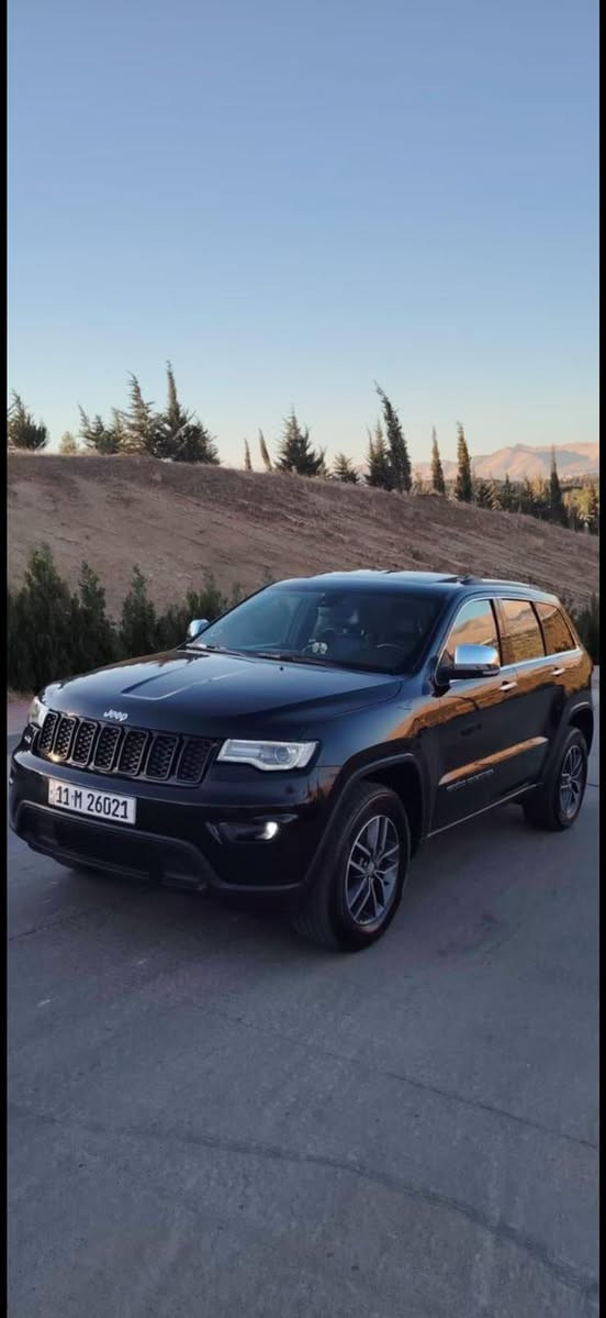 السلام عليكم من رخصة الادمنية للبيع جيب 2017
لمتد فول مواصفات للاخير رقم بغداد دولي ب اسمي سنوية جديدة
حادث جاملغ و بنيد بدون ايرباك السيارة كلش جديدة 
فتحة تشغيل عن بعد كشنات جلد و كهرباء و تدفئه 
سستم سماعات شاشه جبيرة كشن خزن ميموري 
لايتات متحرك داينمك جنطة كهرباء حساسات و اوتو ستوب
مكاني شارع فلسطين عارضها ب 197$ بيها مجال 
اي استفسار ***********
