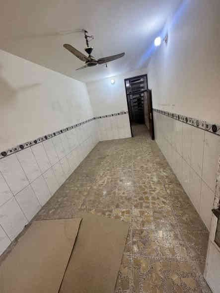 بسم الله الرحمن الرحيم  
يتوفر لدينا بيت للإيجار 🏠

يحتوي على غرف نوم 3 استقبال وطرمه وسطح وخدمات✨ 

مساحه 75 

الموقع 📍/شارع صحه  قرب جامع الحق  
ايجاره 550 وبي مجال

للاستفسار📞 /***********حسين دراجي 

مكتب الباسم للعقار
