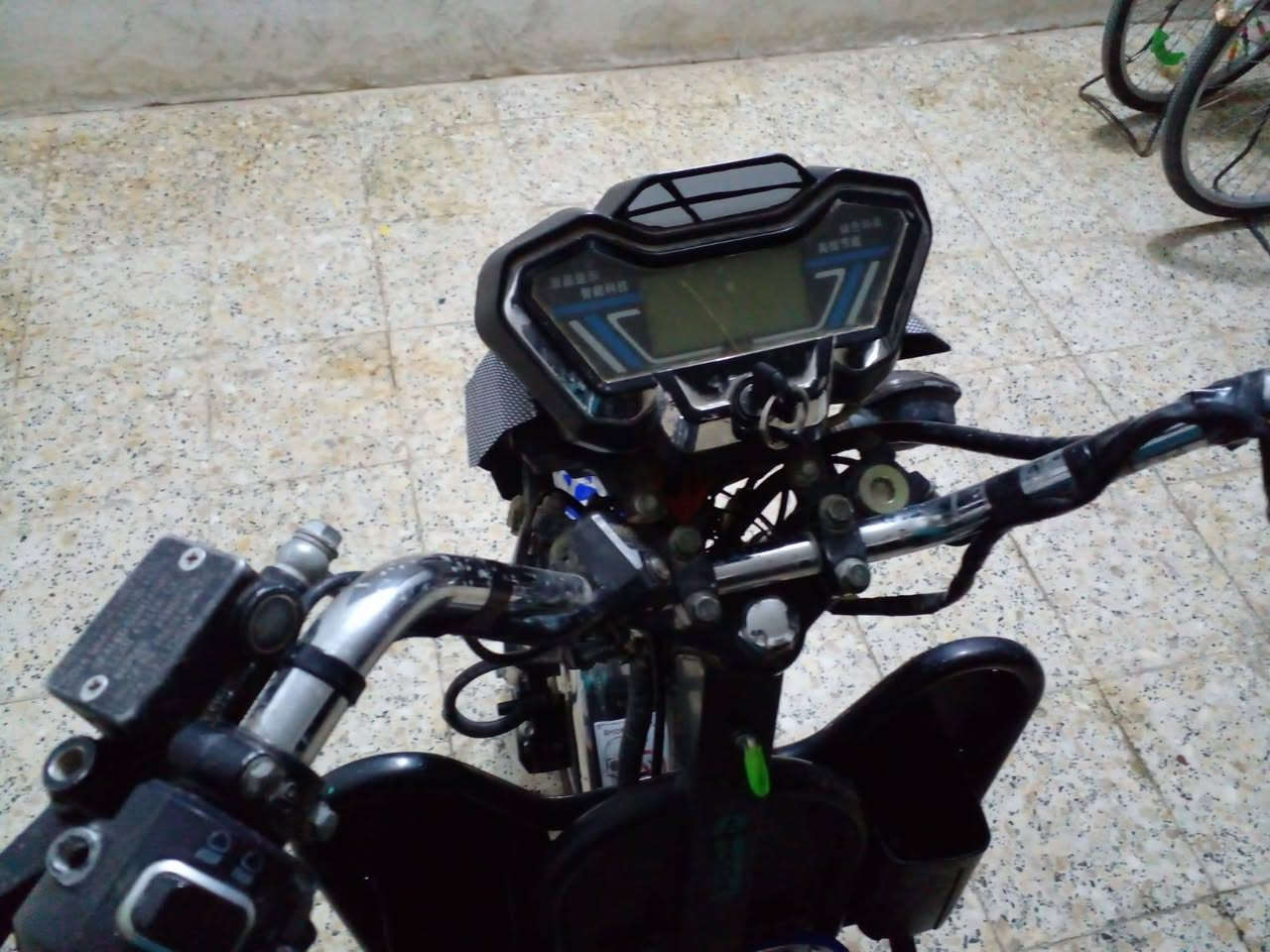 يالله دراجه شحن للبيع السعر 450وبي مجال بطاريات صار شهر من شديتهن عل فحص  مكان رمادي جزيره البذياب هاذ رقمي للتواصل***********مو شراي لا تعبني ولا اتعبك
