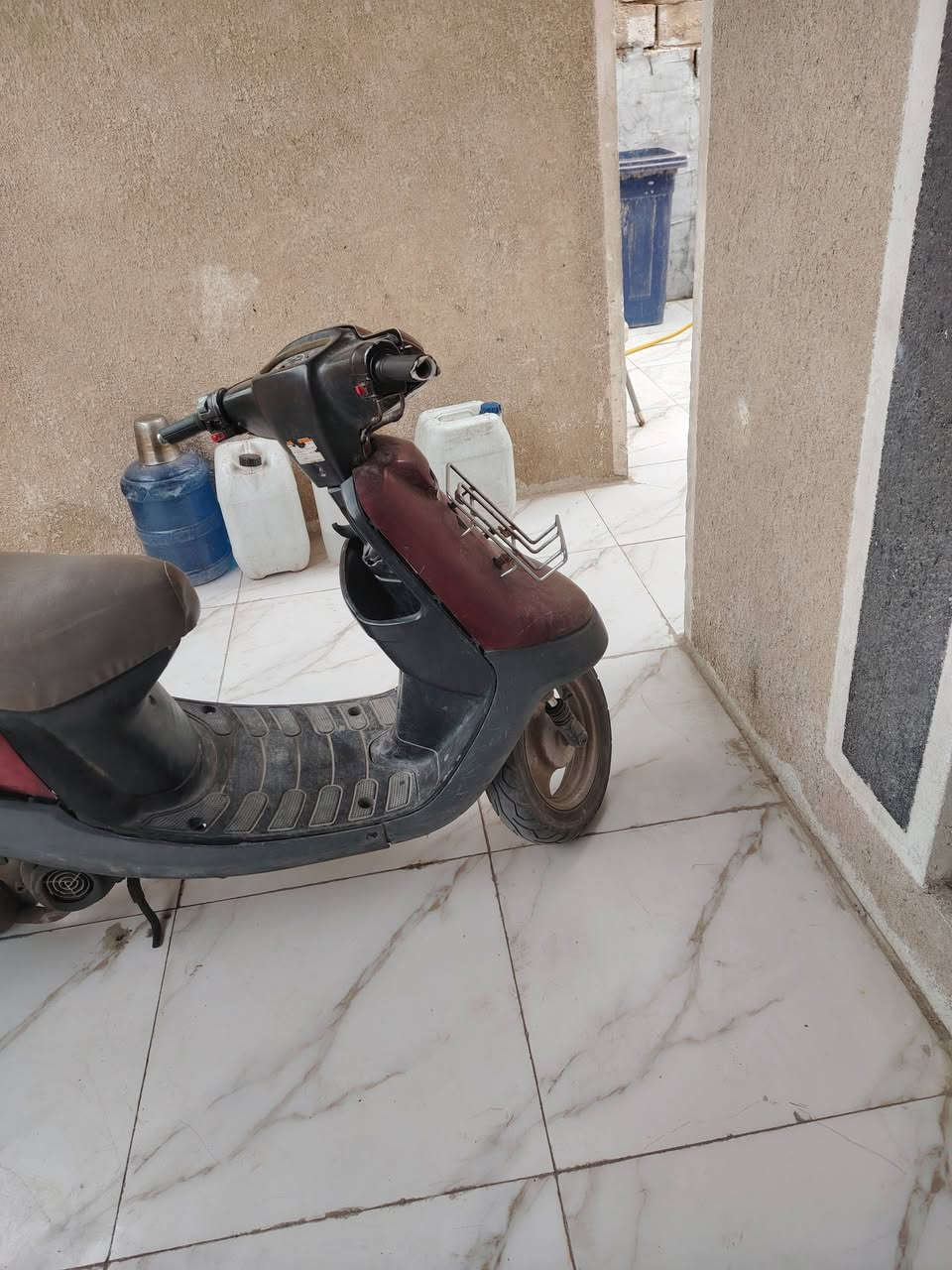 دراجه للبيع شرط مامفتوح المحرك مالتها 300  ***********
