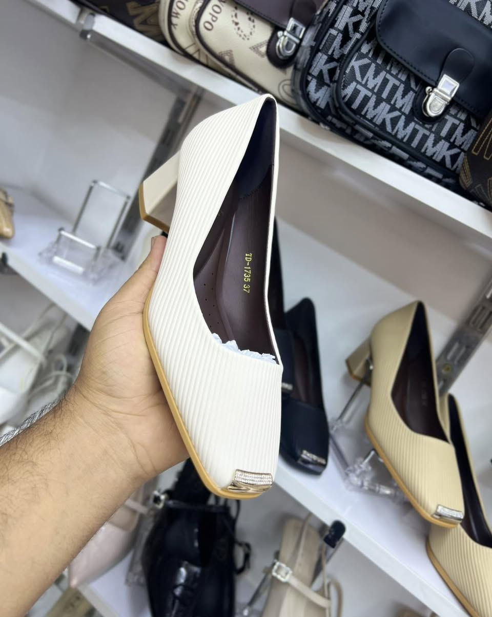 1️⃣ #جديد_براند 
  
        #ترند  #احذيه 
القياسات المتوفره 36 -40

📌للحجز
مراسلة الصفحه او عن طريق الواتس آب على الرقم ***********

♦️ العنوان/بابل/المسيب/شارع البلديه/مجاور مجمع الرحمن

♦️ تتوفر خدمة توصيل لجميع محافظات العراق
