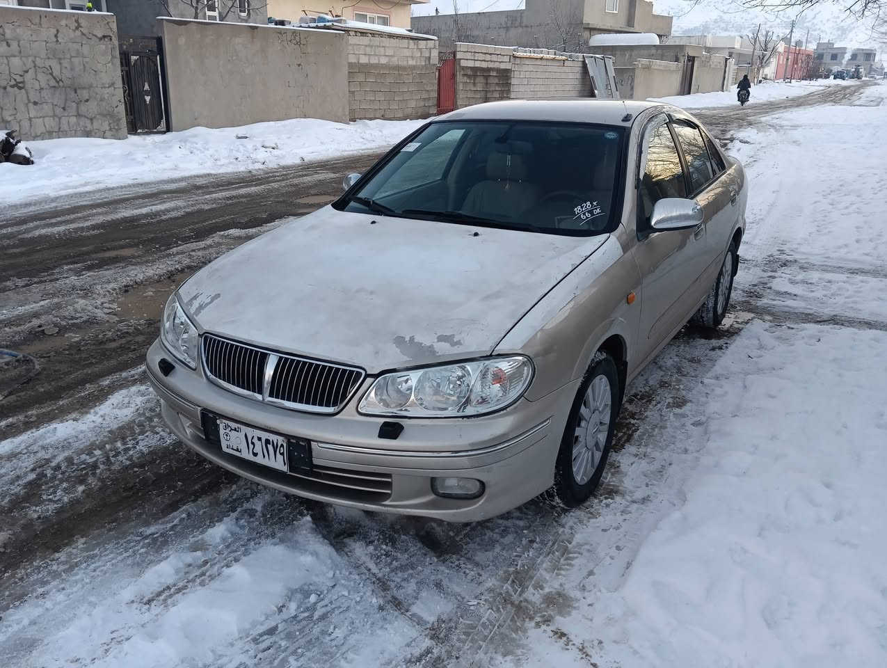 بەناوی خوای گەورە
سەنی مۆدێل 2002 ئاڕمی پلاستیکی هەولێر و تەحویلی ئەسڵ بەشەرتی ئەوەلیات و غەرامە  دەعمو لێدراوی نیە یەک پەڵەی بچوک بۆیاخی تیایە کاڵبونەوەشی نیە سەیارەکە نمونەیە لە جوانیو پاکی هیچ مەسروفی نیە هەمو گیانی وەک شەریکە ماوە هەزەشی تازەیە 
سعری 75 گەڵاو مەجالێکی کەم 
بۆ پەیوەندی  ***********
شوێن  پێنجوێن
