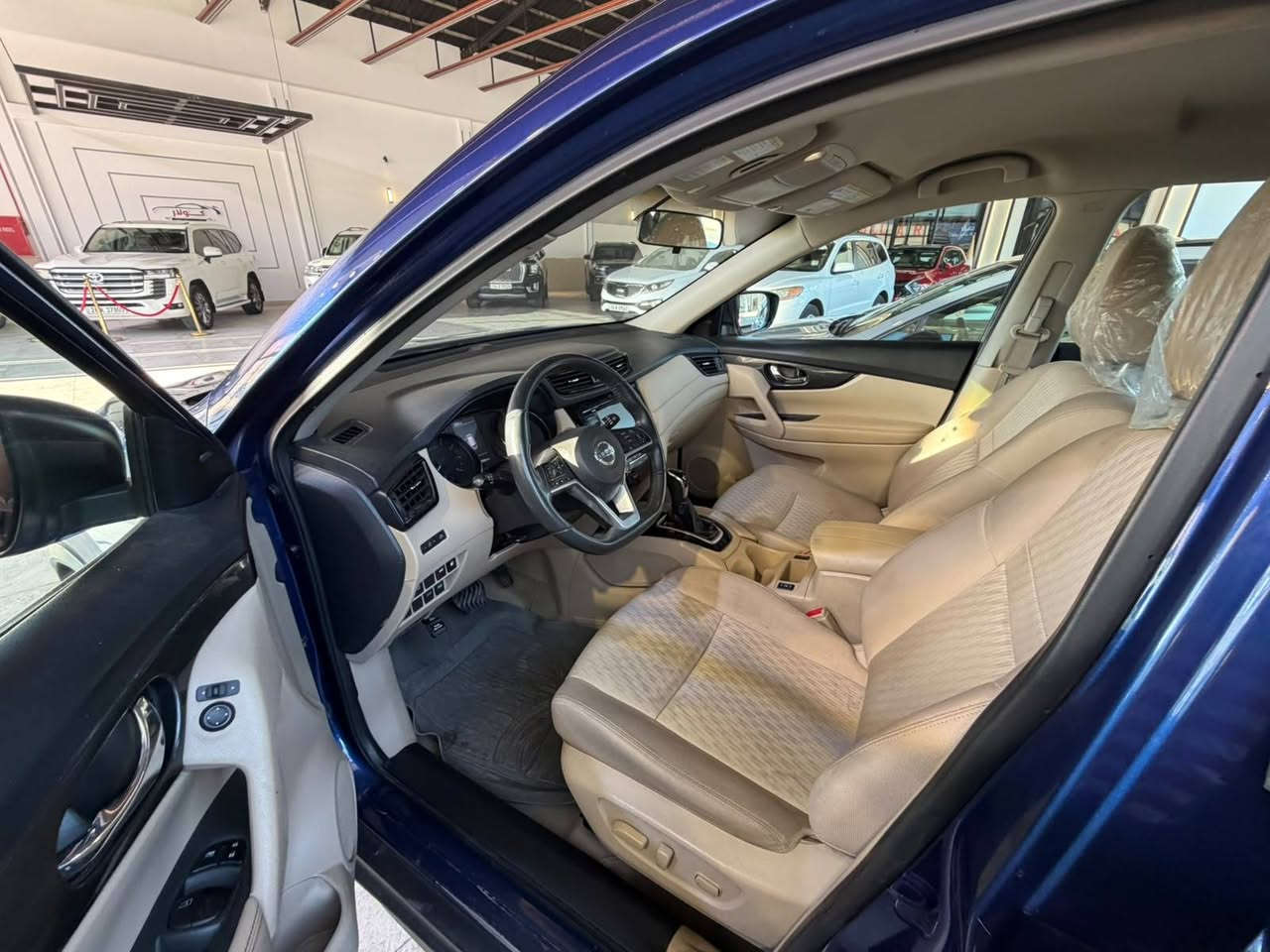 🚗 للبيع مستعجل
نيسان روج sv 2018

📊 المسافة المقطوعة: 65 ميل

🛠️ المحرك: 4 سلندر – 2300

⚙️ المواصفات:

• فول مواصفات عدا البانوراما

• تحكم ستيرن

• مثبت سرعة

• شاشة وسطية كبيرة تدعم CD + Apple Car Play

• بلوتوث 

• نظام قيادة ايكو + سبورت + نورمال

• مقاعد مخمل مع تدفئة وتحكم كهربائي بالمقاعد

• بصمة تشغيل + بصمة أبواب

• تشغيل عن بعد

• داخلية لون عسلي

• حساسات إطارات

• صندوق كهربائي

• بصمة صندوق 

• حساس قدم

• كاميرا دوارة + كاميرا 360 درجة

• ويل كب 18 انش

• تحديد مسار

• رادار جانبي وخلفي

• نظام Auto Stop

• إشارات بالمرايا

• نظام صوت راقي Bose

⚠️ أضرار السيارة:

• وارد أمريكي

• حادثه ربع بوند فقط

📌 تفاصيل إضافية:

• رقم السيارة اربيل دولي

• باسم المالك تحويل مباشر

موصل حي الفلاح 

• لون السيارة: نيلي

التواصل ع الرقم ***********
