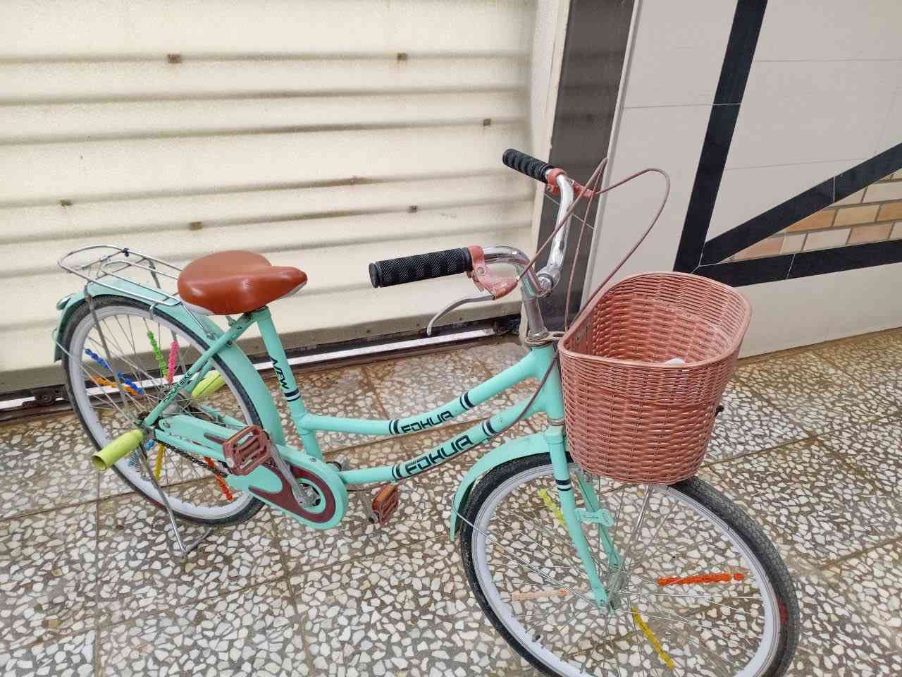 السلام عليكم بايسكل بناتي سمائي لون مميز اخو الجديد طك كارتون صارلي شهر من من مشتري اني شديته بيدي بالكارتون البايسكل اخذتة ب140وهسة مستعجل على بيعته السعر 90 ألف للاستفسار هذا رقمي ***********العنوان بغداد التاجيات قرب دائرة المرور
