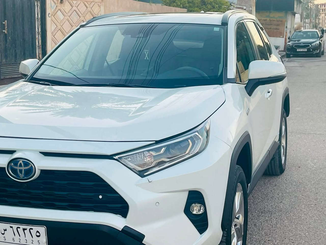 تويوتا راف 4 2020 ليمتد 
سعة المحرك : 2500cc Hybrid
نوع ناقل الحركة : CVT متتابع التغيير
المسافة المقطوعة : 100 آلف كيلومتر وقابل للزياده
فحص كامل جديد

الإضافات:
* فتحة سقف 
* دفع رباعي 
* شاشة لمس متعددة الوظائف
* كاميرات 360
* حساسات 360
* مقاعد من الجلد - كهرباء - ذاكرة
* خاصية التدفئة ((والتبريد ))للمقاعد
* شاحن ويرلس (wireless charger)
* عدة أنظمة قيادة ECO \ EV \ Sport \ Normal \ Trail
* انارة Full LED
* بصمة تشغيل
* بصمة ابوب 4
* زجاج أسود خلفي
* صندوق كهرباء
* تكييف أوتوماتيك 
* التحكم بالوسائط والهاتف عبر المقود
* تدفئة بالستيرنك
* اضوية زينون - ليد
* كشافات ضباب 
* بلوتوث
* قفل مركزي ابواب
* جنطات المنيوم قياس 18 إنش
* مانع انزلاق 
* مثبت سرعة
* وسائد هوائية
* غمازات عالمري
* مرايا جانبية كهرباء
‏* navigation 
*تحديد مسرب 
* مانع انغلاق المكابح ABS
* نظام توزيع قوة الكبح الإلكتروني EBD
* نظام دعم الفرملة BA 
* نظام الثبات الإلكتروني ESC
* نظام المساعدة على تسلق التلال HAC
* مدخل وسائط USB / AUX / HDMI
والعديد من المواصفات
للتواصل عبر الخاص ورقم الهاتف
***********
السعر 240 وبيها مجال بسيط
