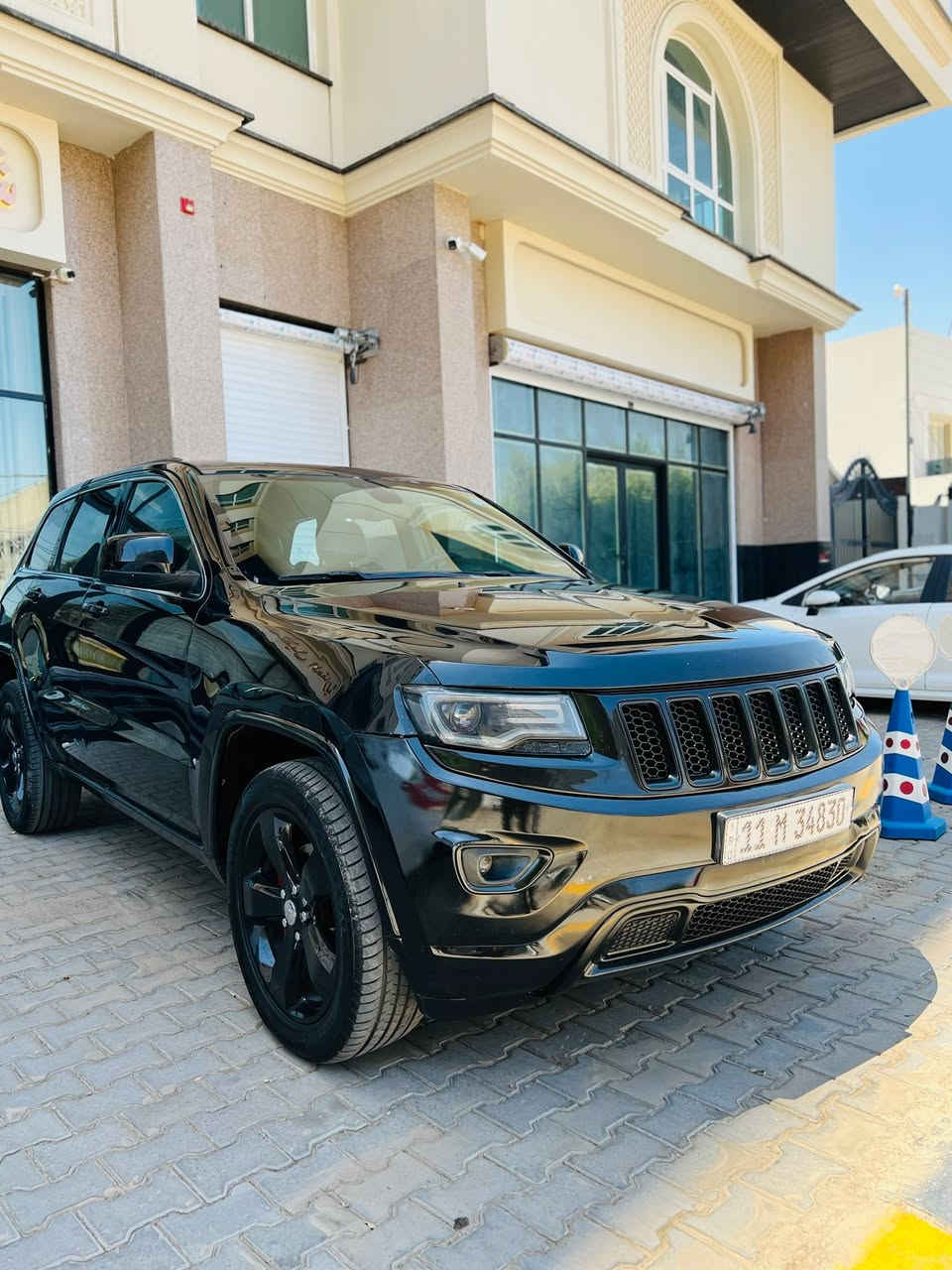 🚗 للبيع جيب موديل 2015 – وارد أمريكي 🇺🇸
📍 الموقع: كربلاء 
📞 رقم الاتصال: ***********
🔹 المواصفات:
- محرك 3600
- تدفئة للمقاعد ، تدفئة ستيرن
- صندوق كهرباء (فتح/غلق بالشفط)
- تشغيل بصمة + تشغيل عن بعد
- كاميرا خلفية
- منظومة زينون
-  فتحة سقف
- تحكم بالستيرن + شفت كير
- كير  (8 سرعات)
- نظام S
- نظام صوت (سستم كامل + دمامات صوت)
- تبريد ثلج قطعتين
- صدر جديد حدادية امامية خلفيه + هزة جديدة
📌 السيارة:
- وارد أمريكي : حادثها ( قطعتين صبغ ) الجاملغ الأمامي الايمن و الجاملغ الخلفي الايمن بدون دواخل لا شواصي و لا لغود . 
- رقم إنكليزي بأسمي 
💰 السعر 172 وبيها مجال قليل 
علماً السيارة جاهزه على اخر حبايه متصرف عليها دينار
