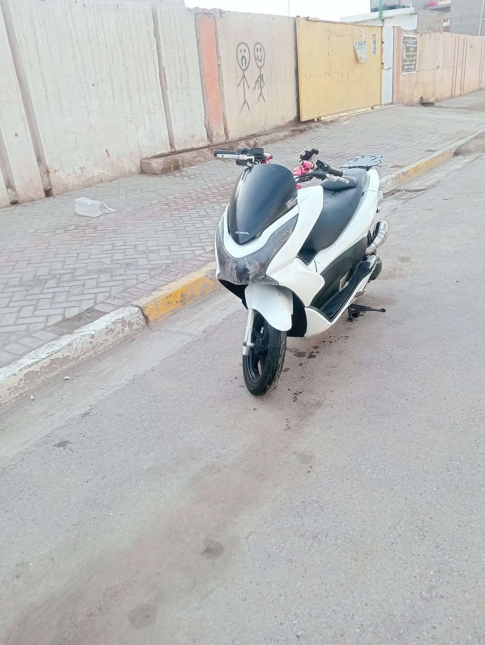 سلام عليكم. جيل الاول مزودد. دراجه كلي حلوو لبيع مكاني جميله. سعر 1350وبيهه مجال. ***********
