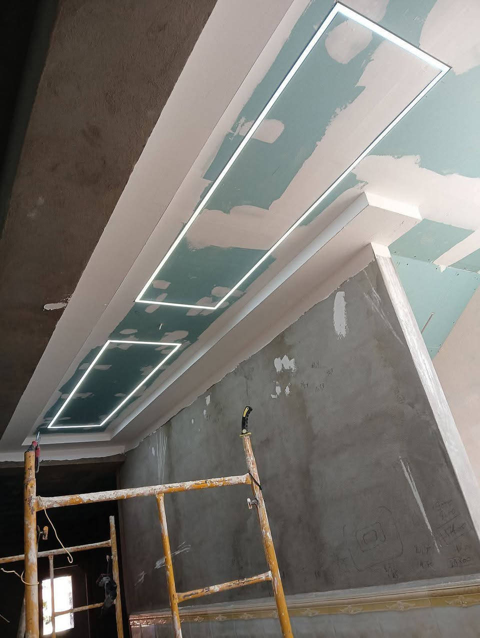 تريد تغير شكل بيتك ... تجديد ديكورات وحداثة بالكامل ... نفتخر كوننا افضل كوادر متخصصة في الديكورات الداخلية
اتممنا الكثير من المشاريع فلل ومنازل ومطاعم وغيرها من المشاريع .... نعمل بمهنية عالية لنكون عند حسن ضنكم 
-----------------------------------
فريقنا متخصص بتنفيذ #السقوف #الجبسن بورد مغربي عربي إسلامي #ملكي #مودرن #كلاسيك 
جميع الديكورات الداخلية الخارجية 
نعمل أيضا على ترميم المنازل القديمة وتجديدها بسقوف وحوائط أنيقة تضفي الرقي ولمسة ملكية 
لطلب اعمال الديكورات بمختلف انوعها يرجى التواصل معنا على 
 ***********
متوفر وتساب أيضآ
ديكور #صباغ #ديكورات #العراق #كربلاء #تشطيبات #تصميم_منازل #قبل_وبعد
