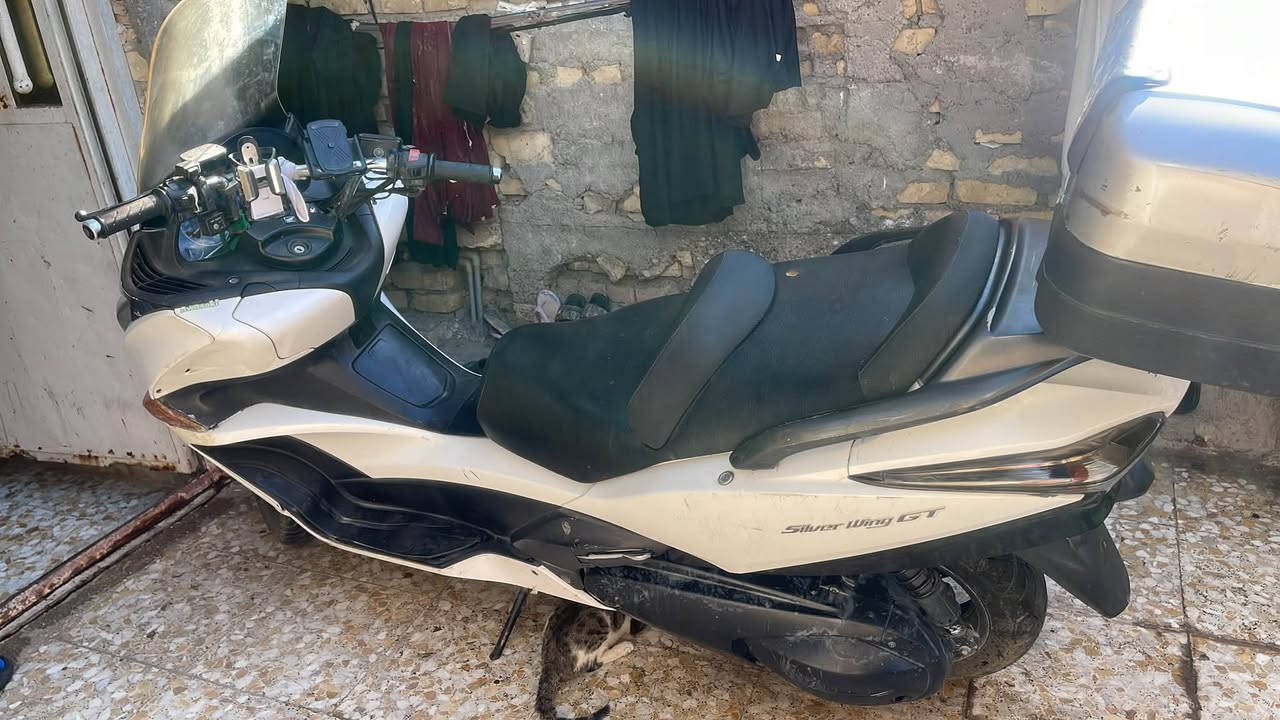 سلام عليكم دراجة سلفر ونج جيتي 400 مديل حديث دراجة  كهربائيات كلهة شغالة شلعة ومعدل رون واحد ونص دراجة رايدهة12 وبيهة مجال عنوان بغداد الحسينية  واتساب ***********
