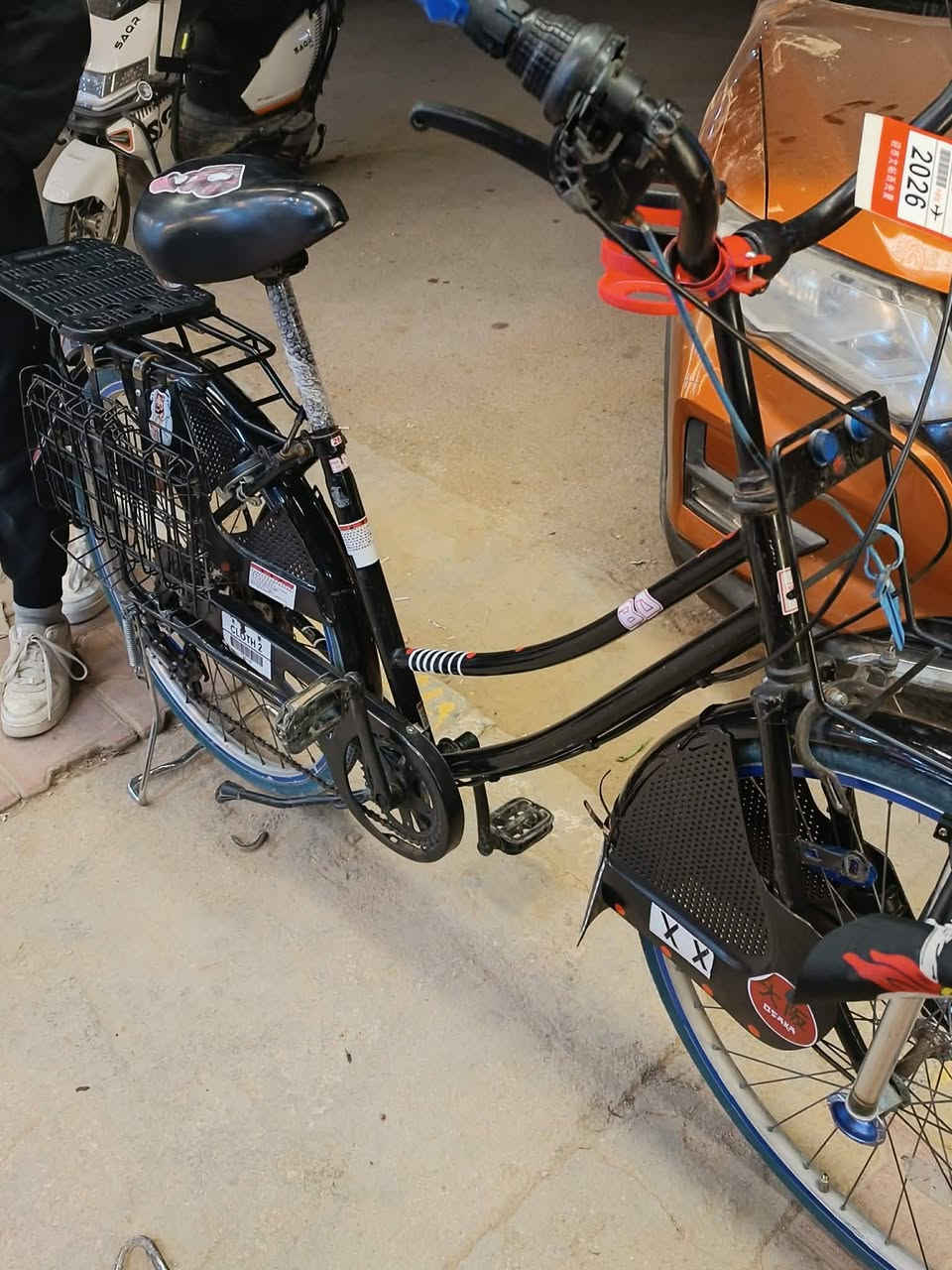 سلام عليكم
للبيع بايسكل ياباني 
حجم ٢٦
لون اسود مرتب نضيف 
كير 
بايسكل كامل من كلشي 
سعره مواصل ١١٥
لاستفسار عل راقم او خاص *********** مكان حصيبه
